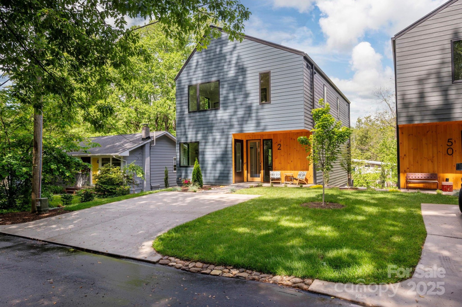 Property image 1 at 2 Davenport Place, Asheville, NC 28806