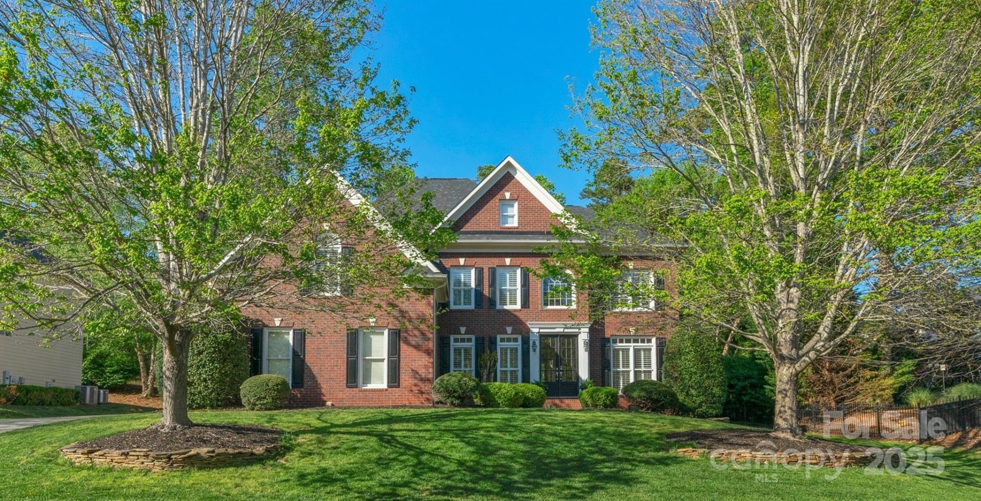 1119 Lytton Lane