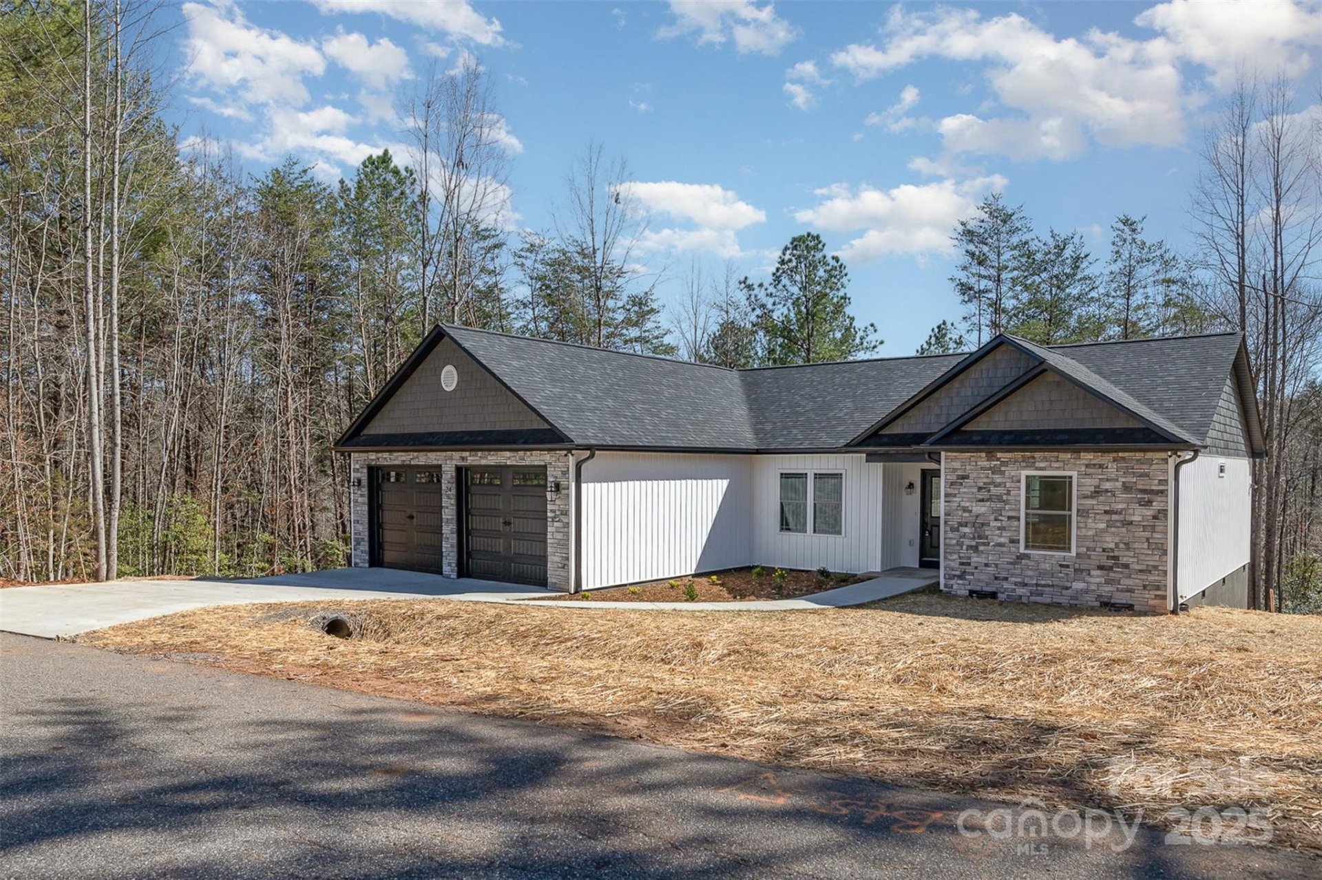 Property image 2 at 24 Eastwinds Drive, Hickory, NC 28601