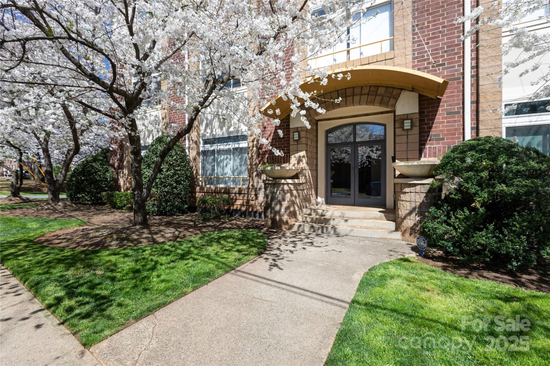 Property image 1 at 404 N Laurel Avenue, Charlotte, NC 28204