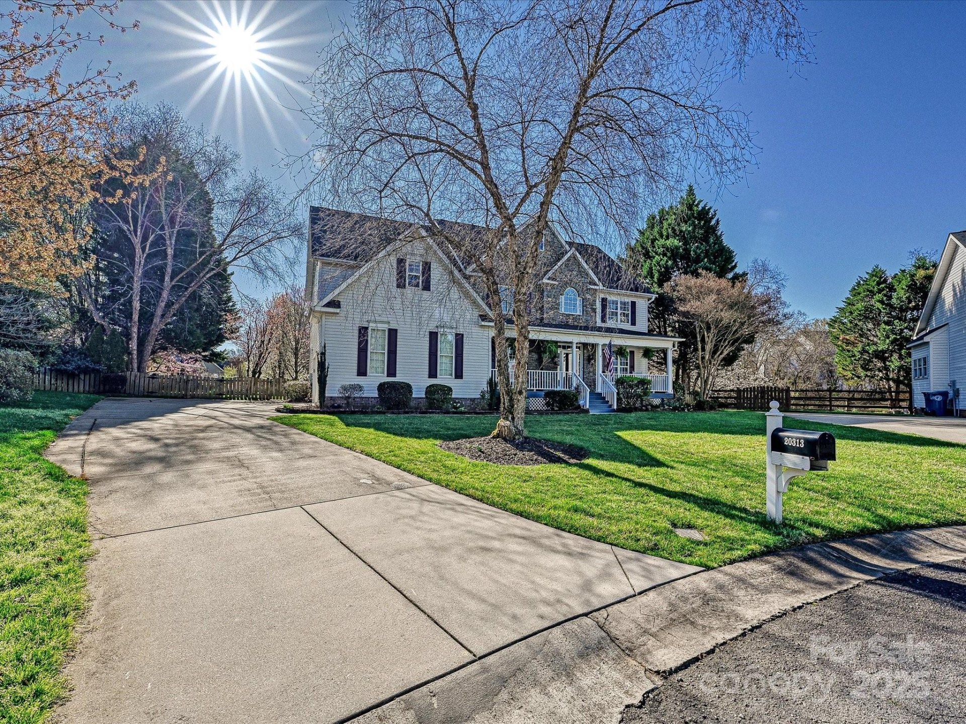 Jetton Cove, Cornelius Community