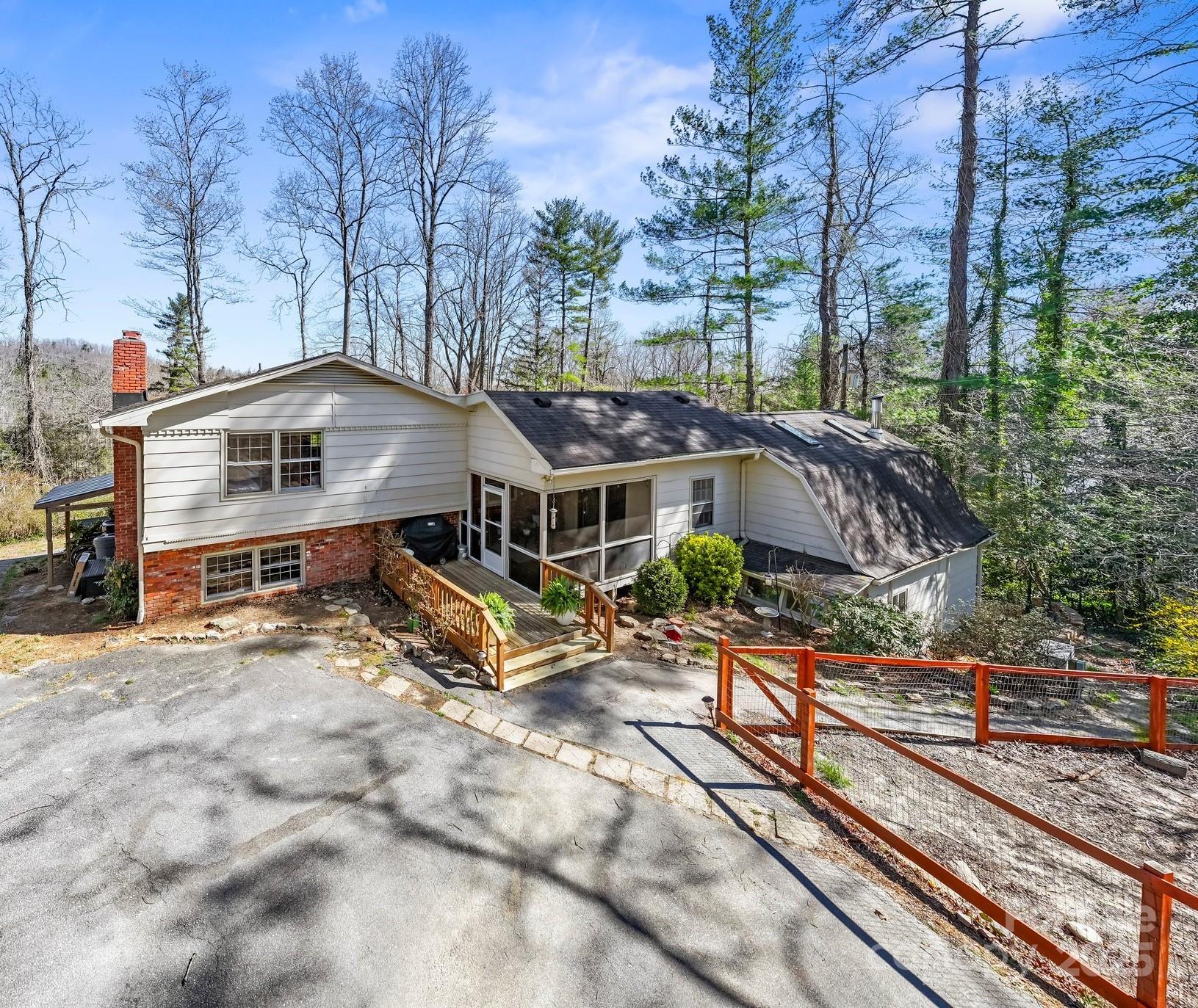 Laurel Park Estates, Hendersonville Community