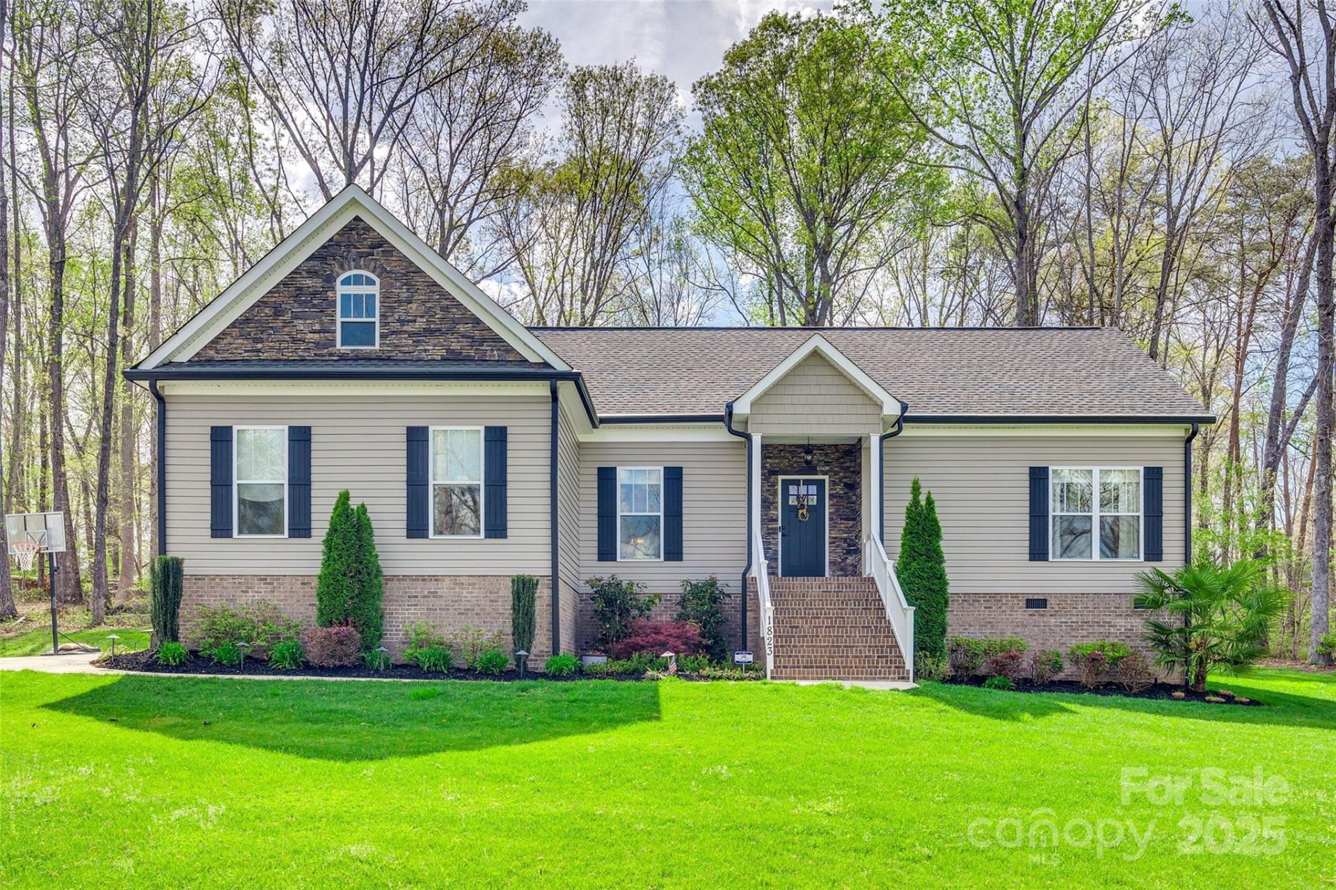 1823 Rain Forest Drive