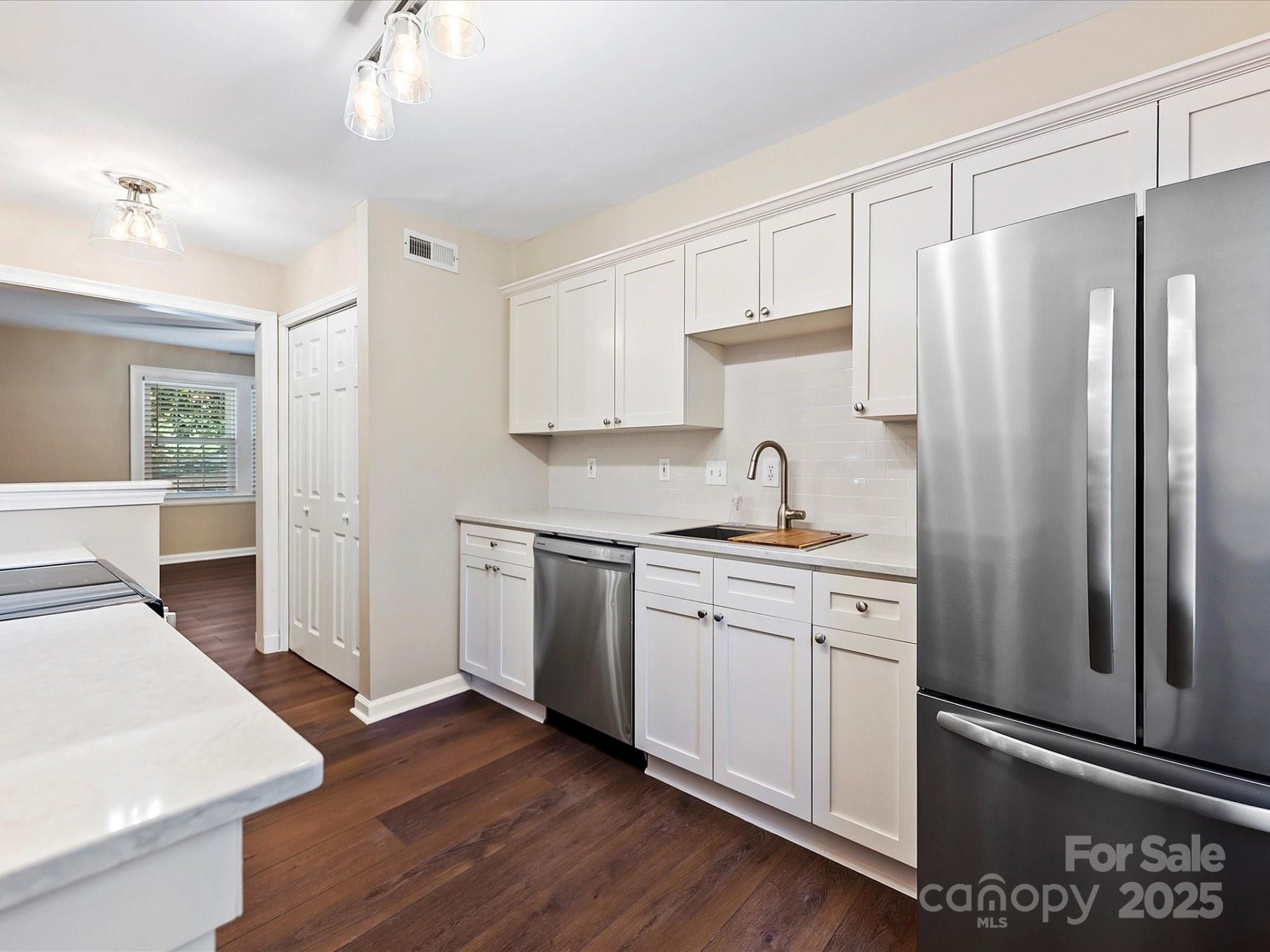 Property image 1 at 107 S Laurel Avenue, Charlotte, NC 28207