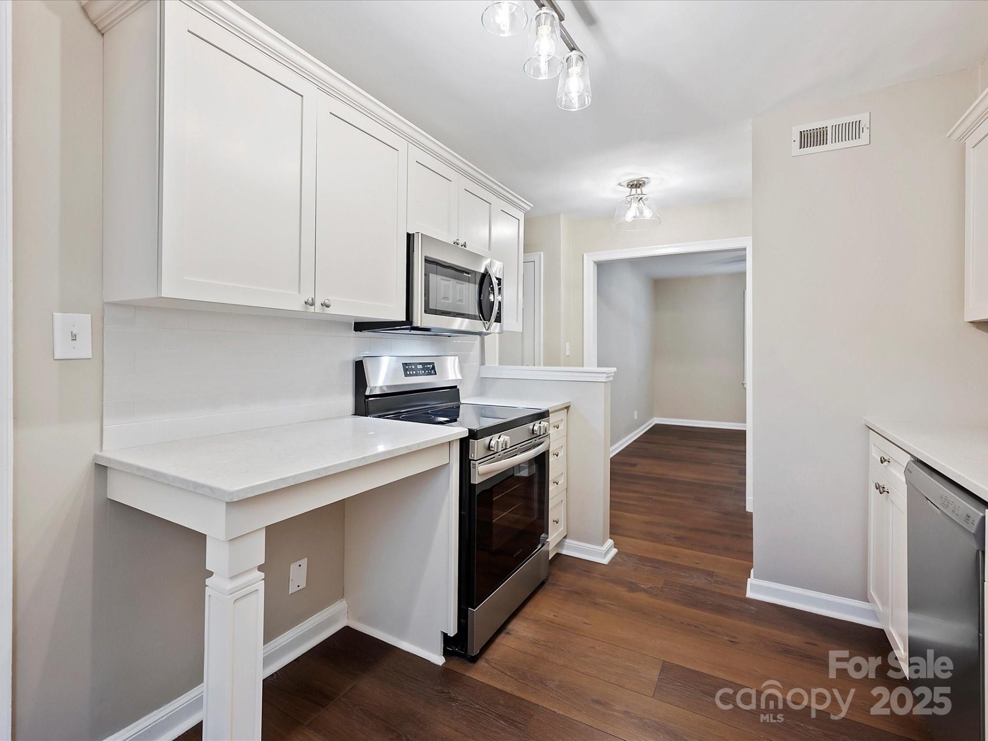 Property image 3 at 107 S Laurel Avenue, Charlotte, NC 28207