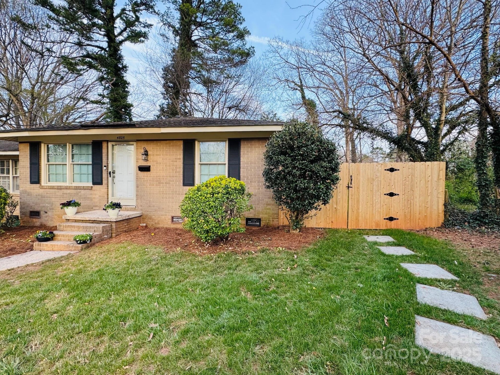 Property image 1 at 4805 Horizon Circle, Charlotte, NC 28215