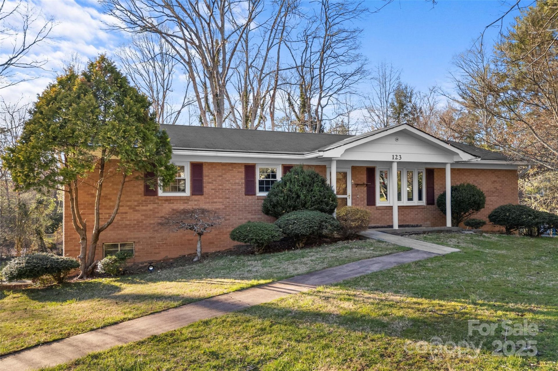 Property at 123 Castleton Lane, Hendersonville, NC 28791