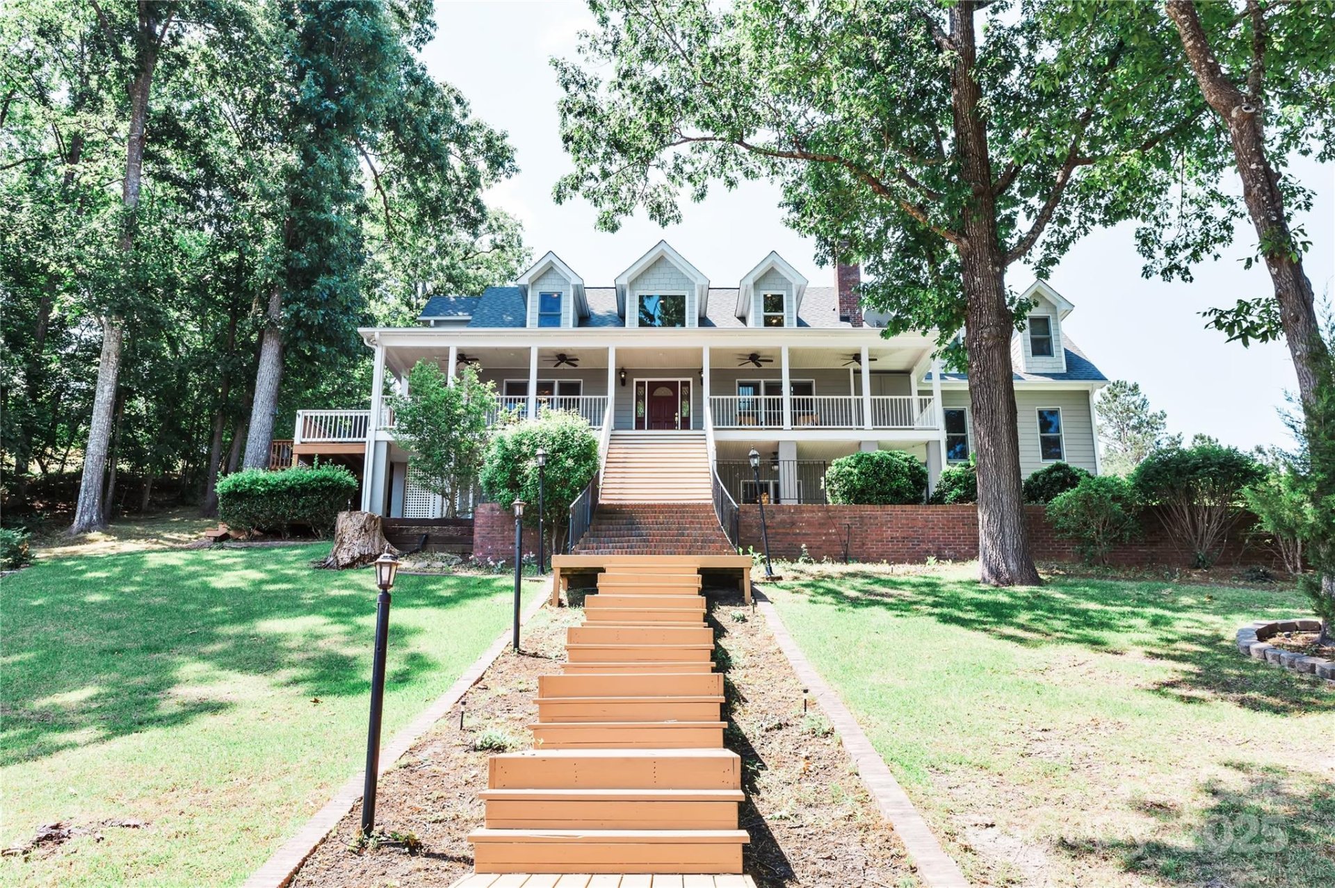 Westshore, Ridgeway Community