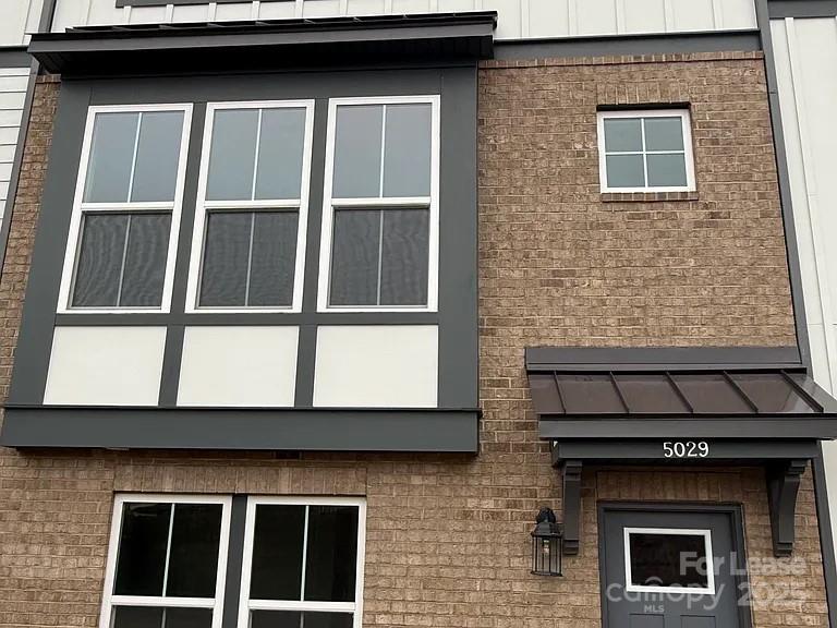 Property image 1 at 5029 Sunnybrae Place, Charlotte, NC 28262