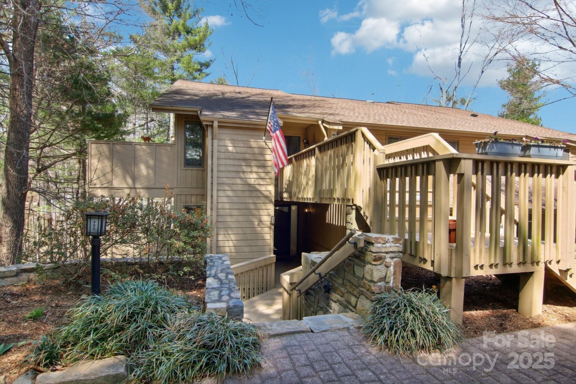 405 N Scarlet Oak Lane