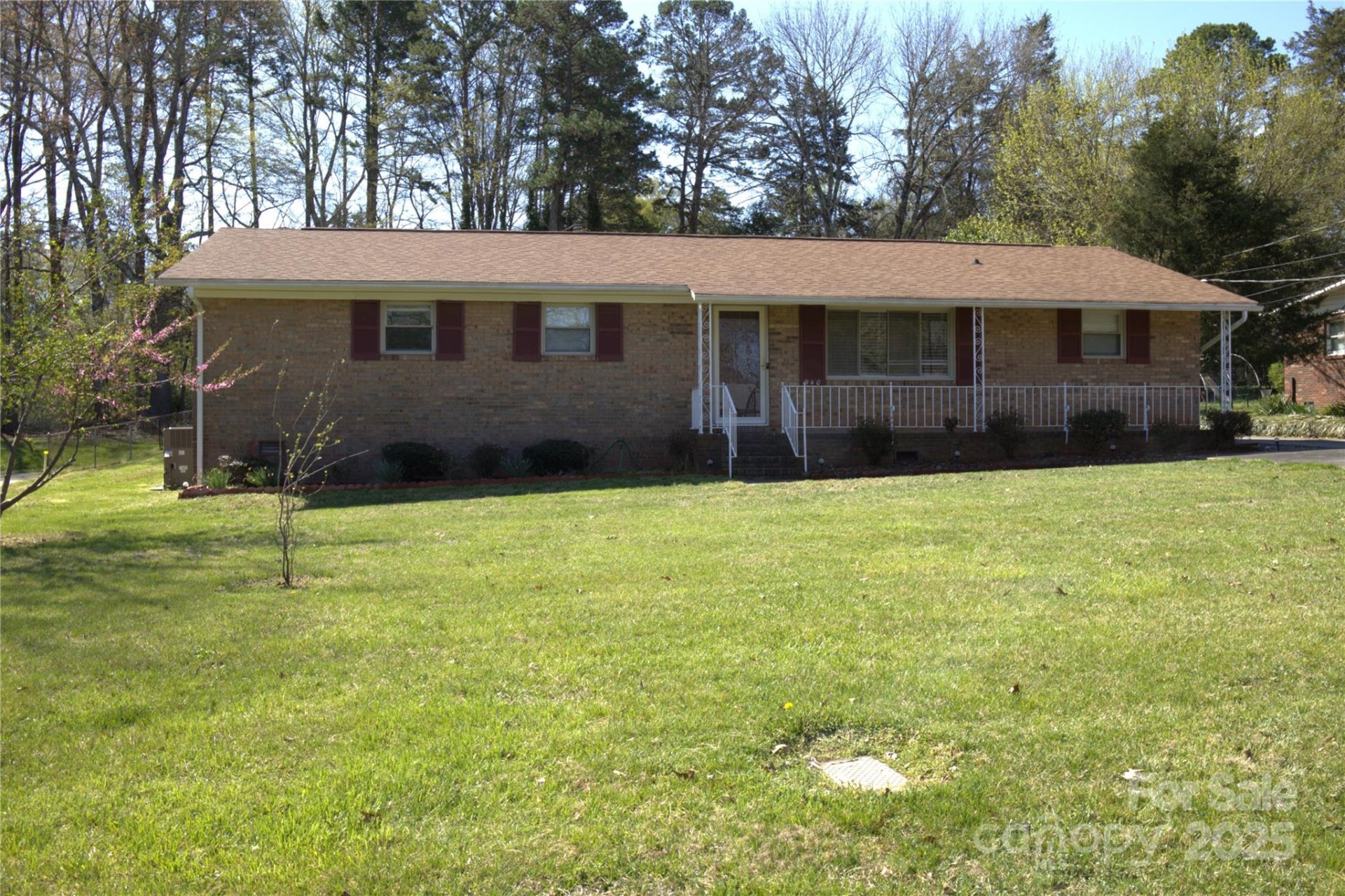 Property image 1 at 940 Ravendale Drive, Charlotte, NC 28216