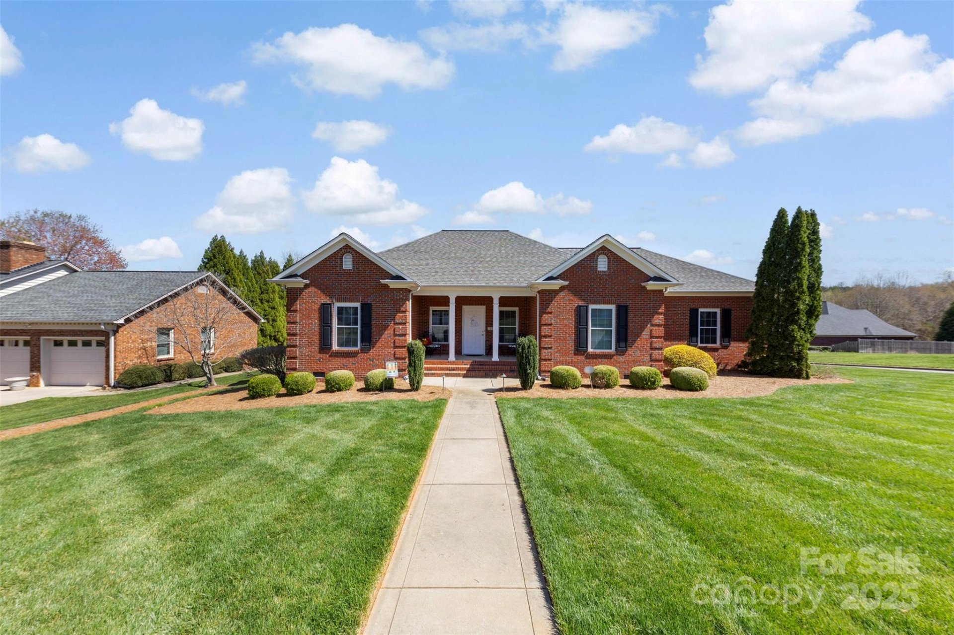 Landsdowne, Gastonia Community