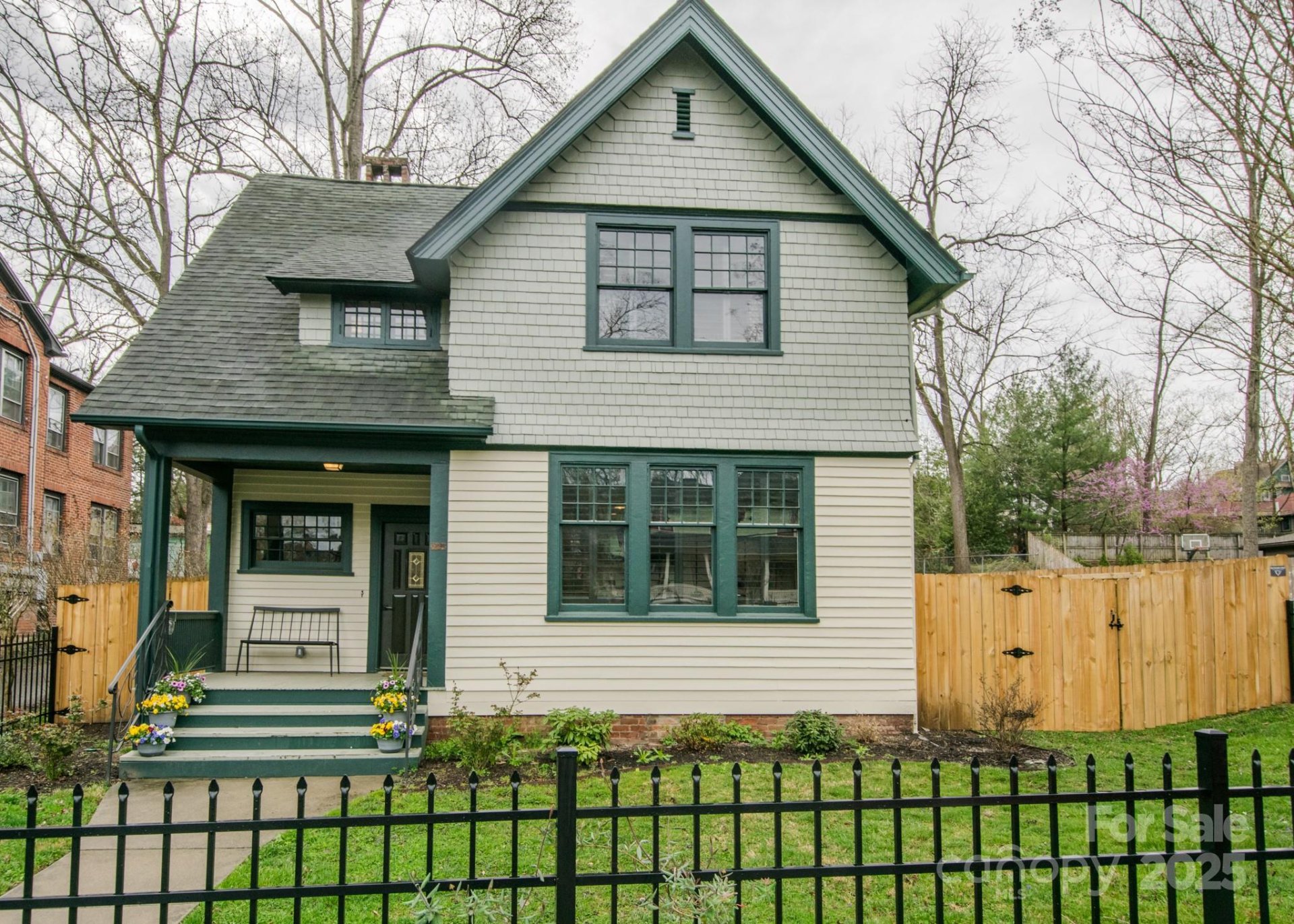 Property image 1 at 122 W Chestnut Street, Asheville, NC 28801