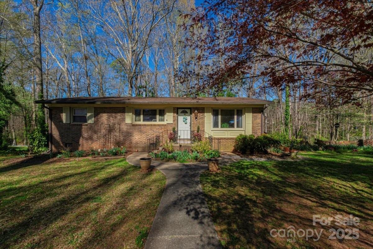 8 Northbrook Drive