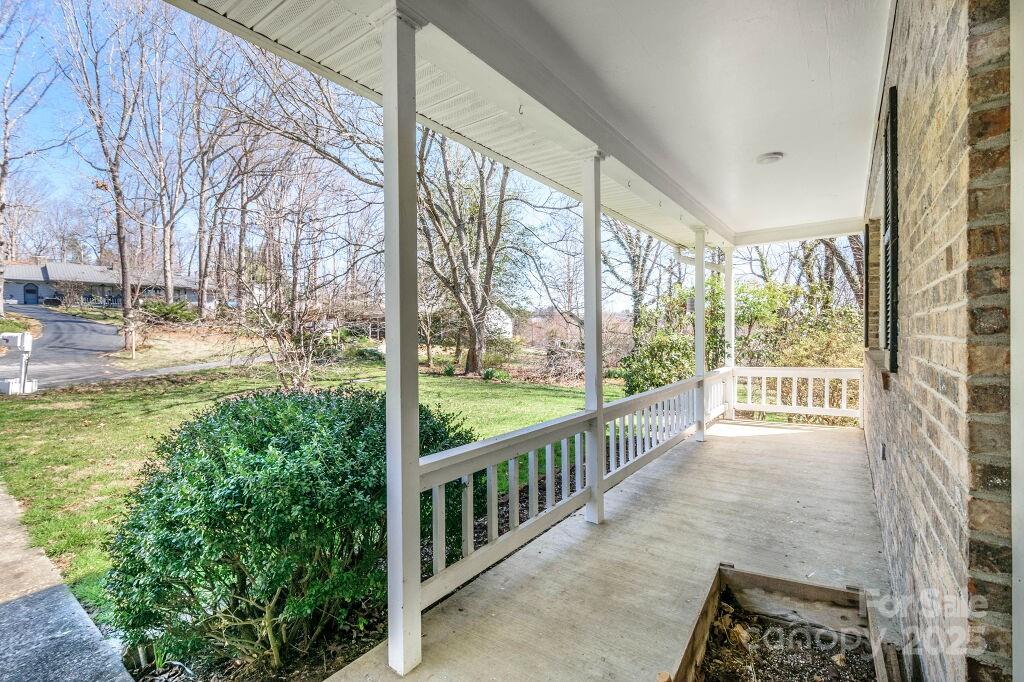 Property image 5 at 25 Apple Creek Lane, Hendersonville, NC 28792