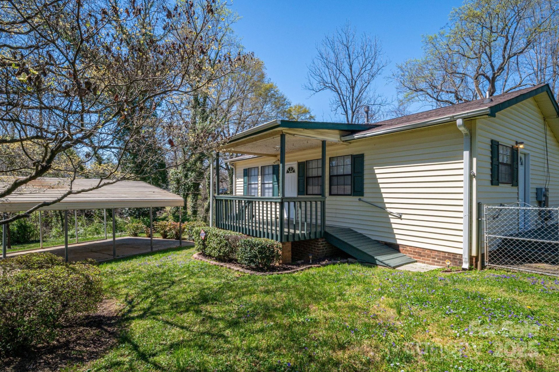 Property image 2 at 300 Bell Street, Mount Holly, NC 28120