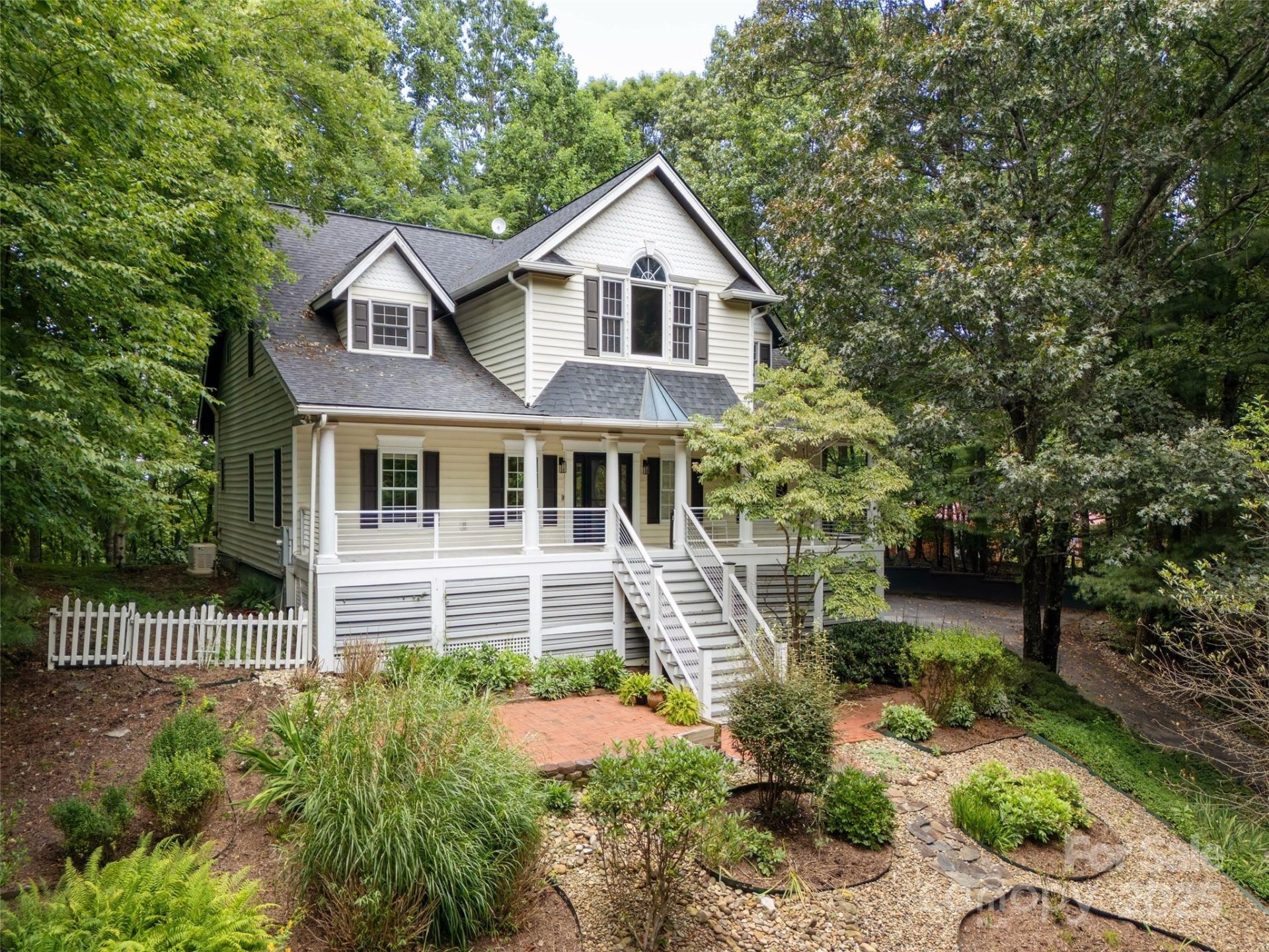 Property image 3 at 1400 Rambling Oaks Trail, Hendersonville, NC 28739