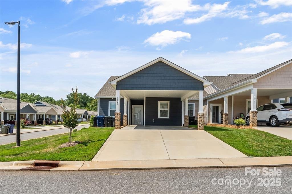 Property image 1 at 1528 28th Street Place, Hickory, NC 28602