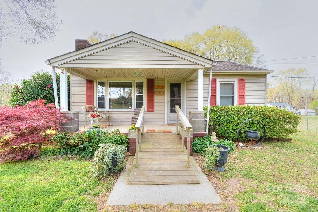 Property image 1 at 2453 Myrtle Avenue, Gastonia, NC 28052