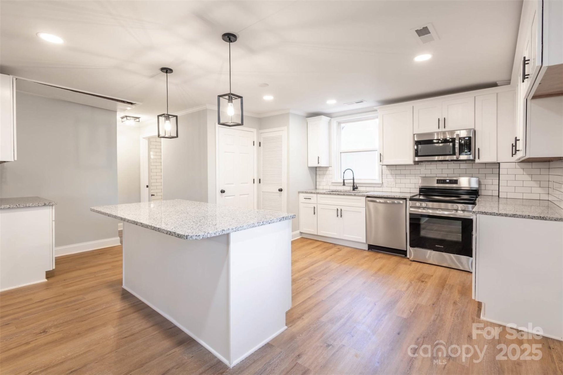 Property image 3 at 307 S Ransom Street, Gastonia, NC 28052
