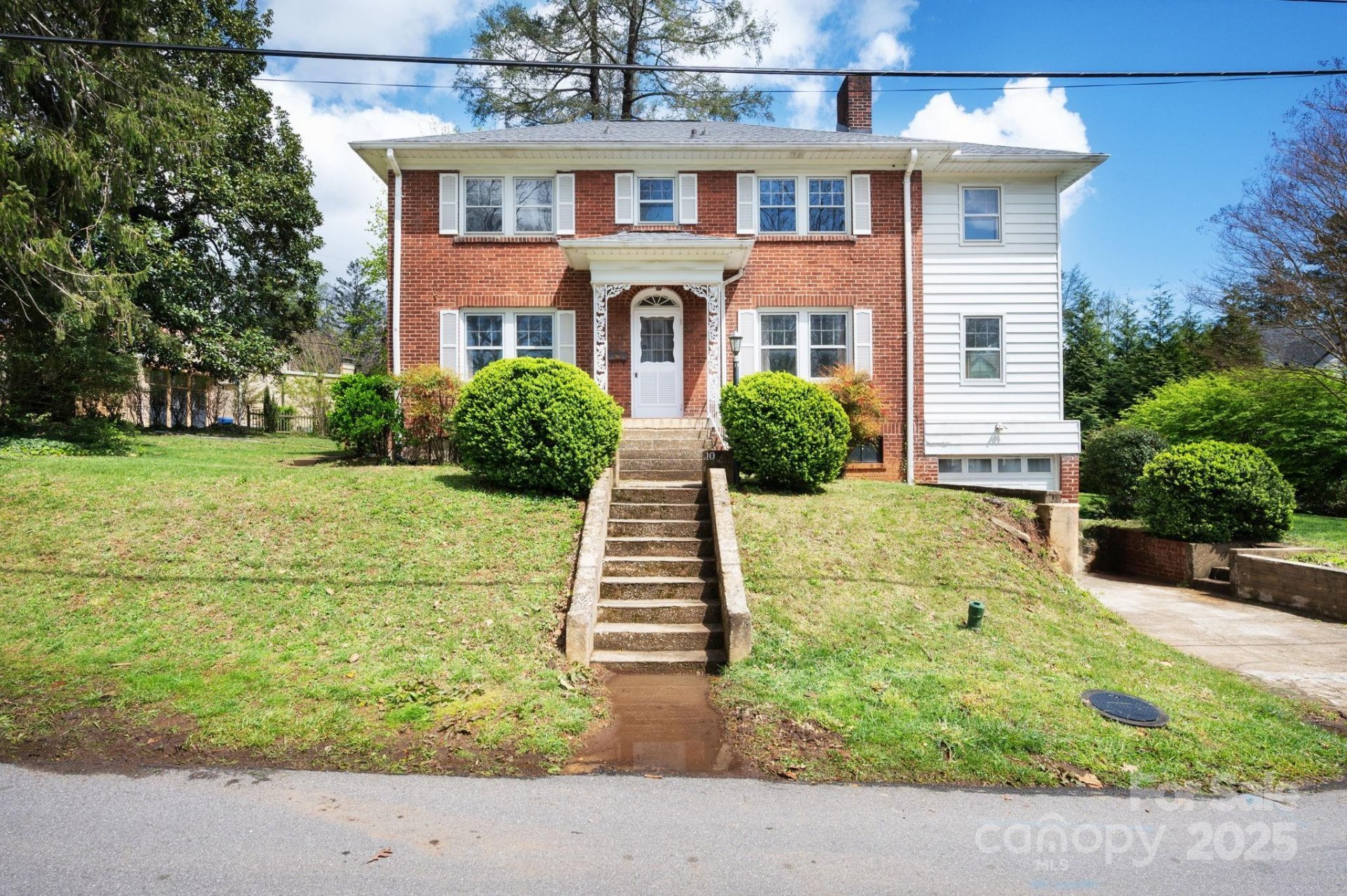 Property image 1 at 10 Westchester Drive, Asheville, NC 28803