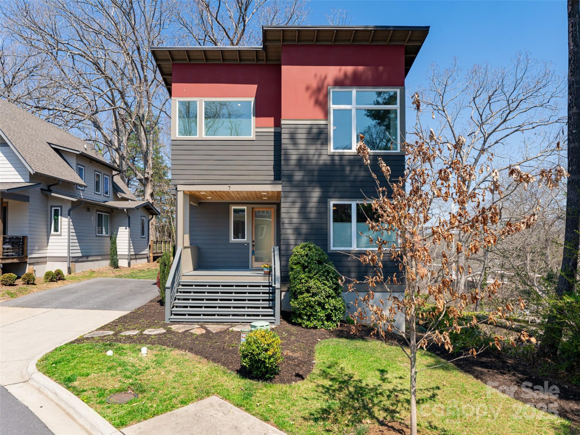 Property image 2 at 7 Mauricet Lane, Asheville, NC 28806