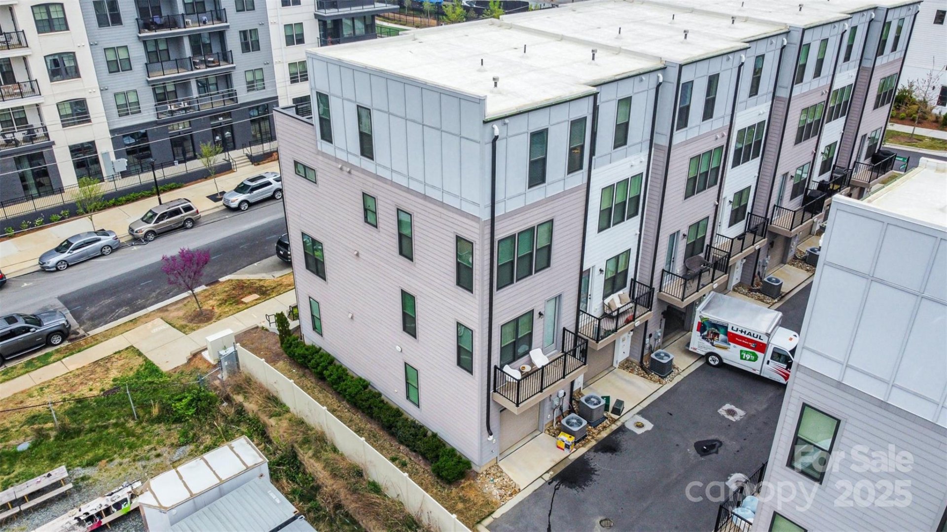 Property image 2 at 631 W Tremont Avenue, Charlotte, NC 28203