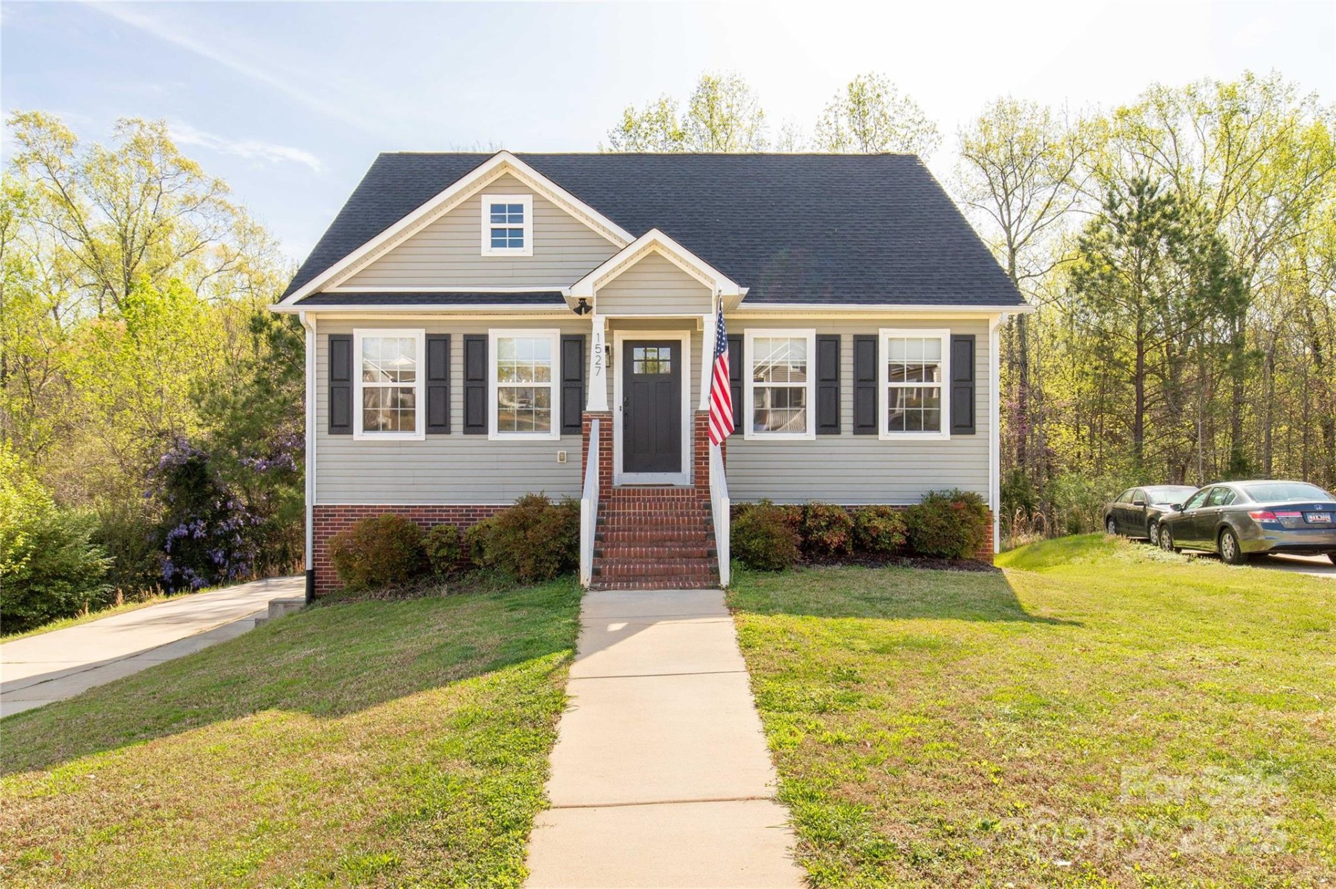 Hallmark Glen, Rock Hill Community