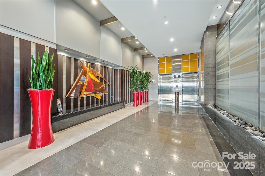 Property image 4 at 333 W Trade Street, Charlotte, NC 28202