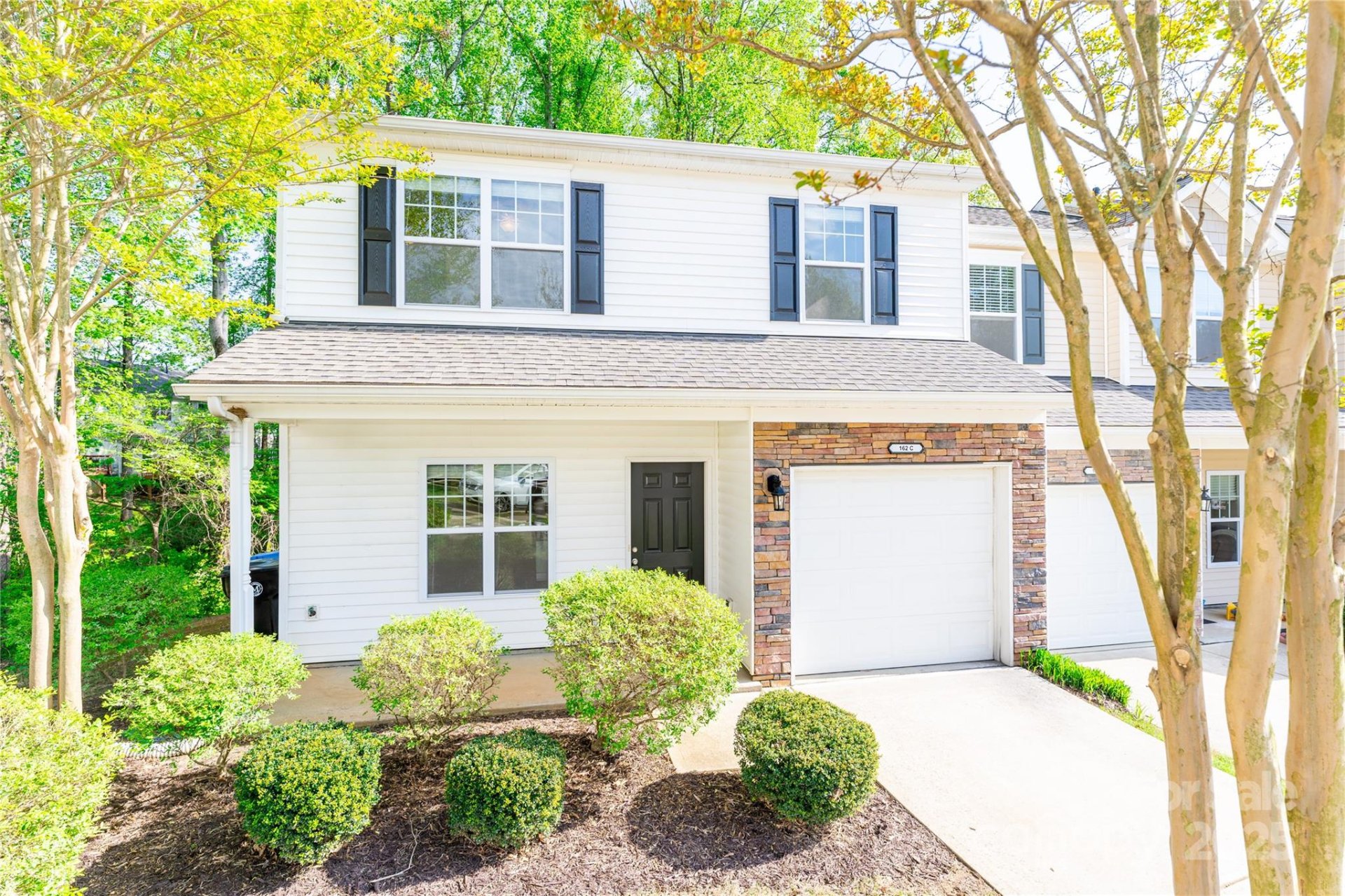 Woodburn Crossing, Mooresville Community