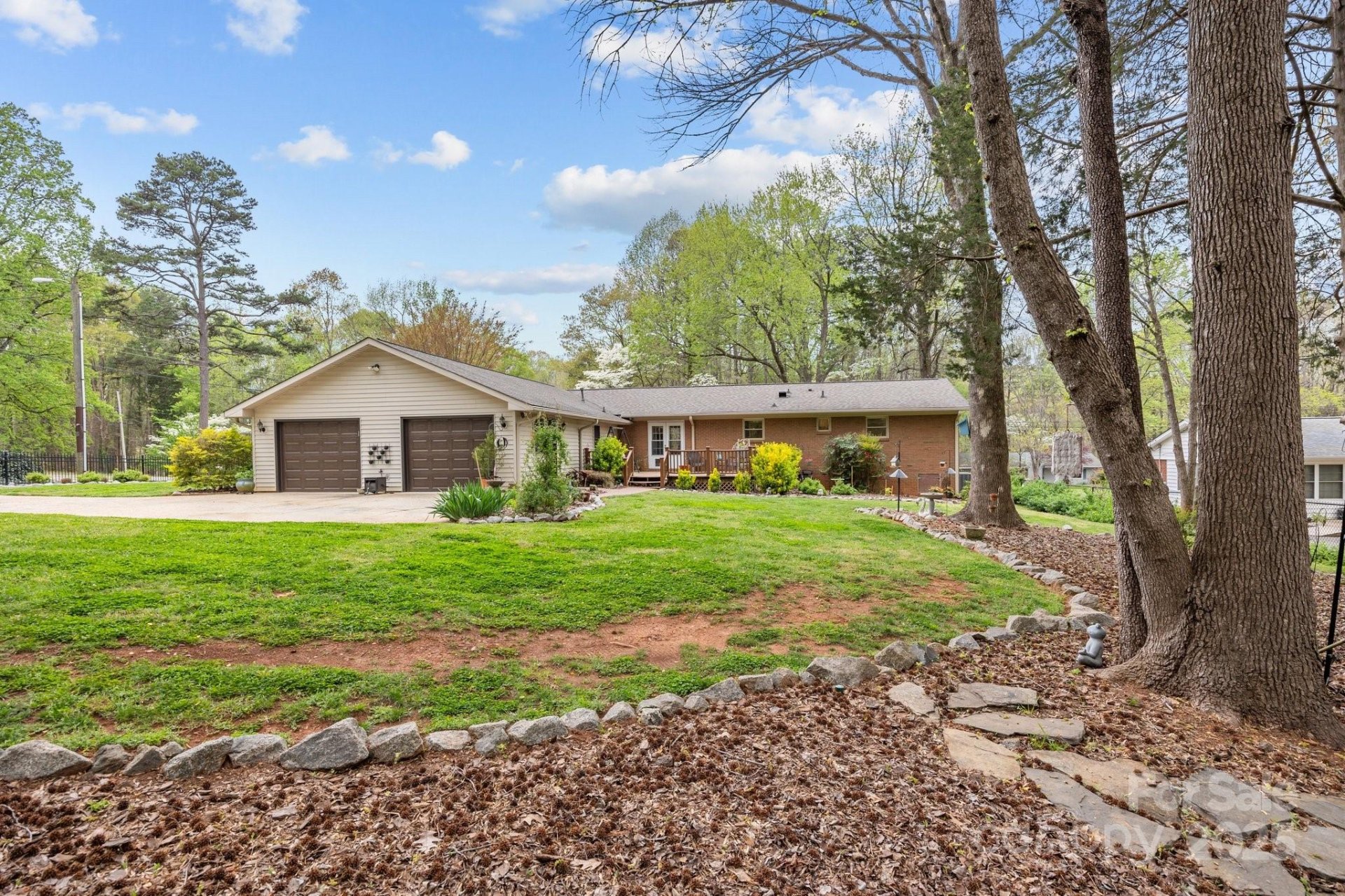 Edmore Estates, Charlotte Community