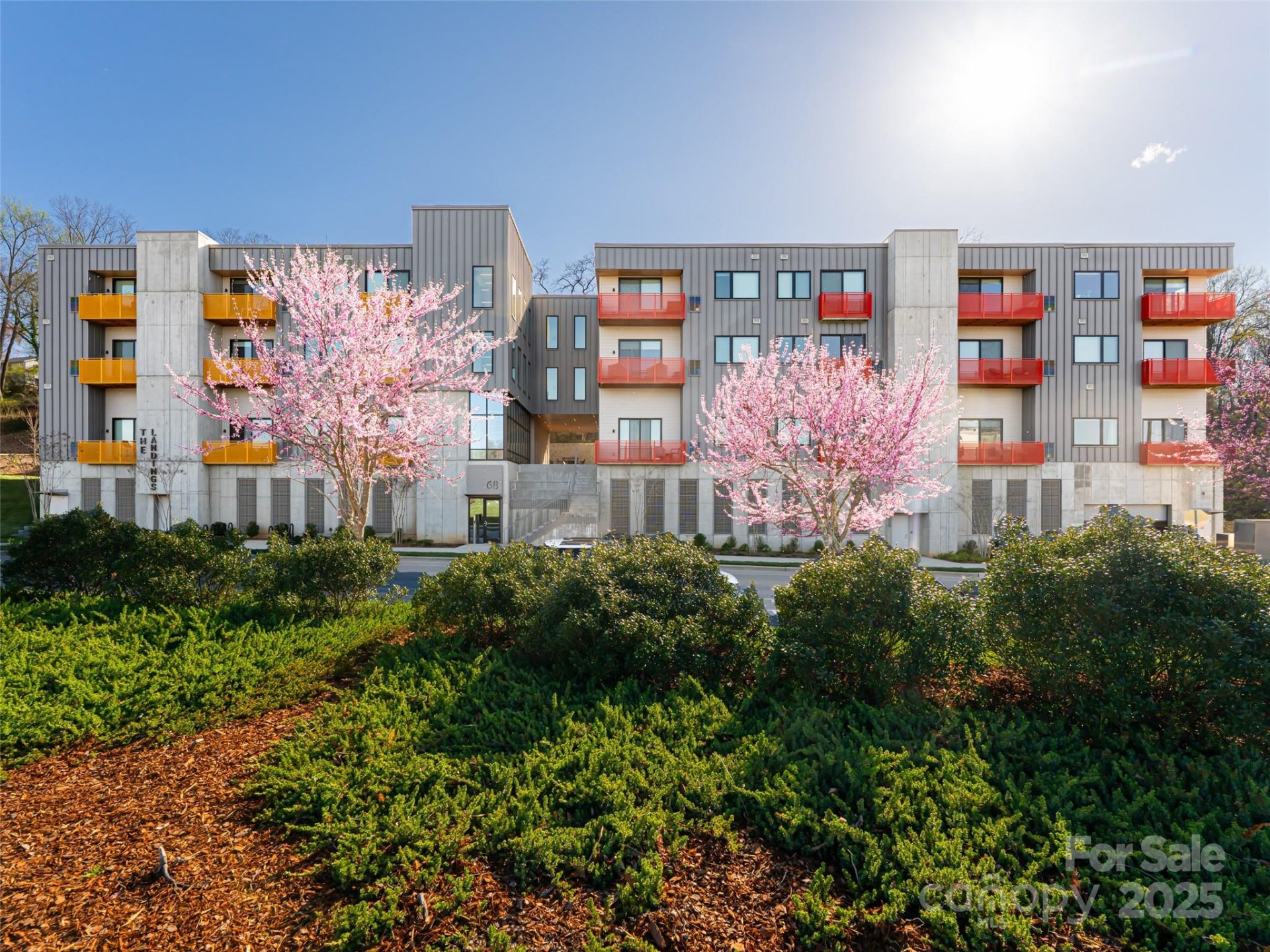 The Landings, Asheville Community