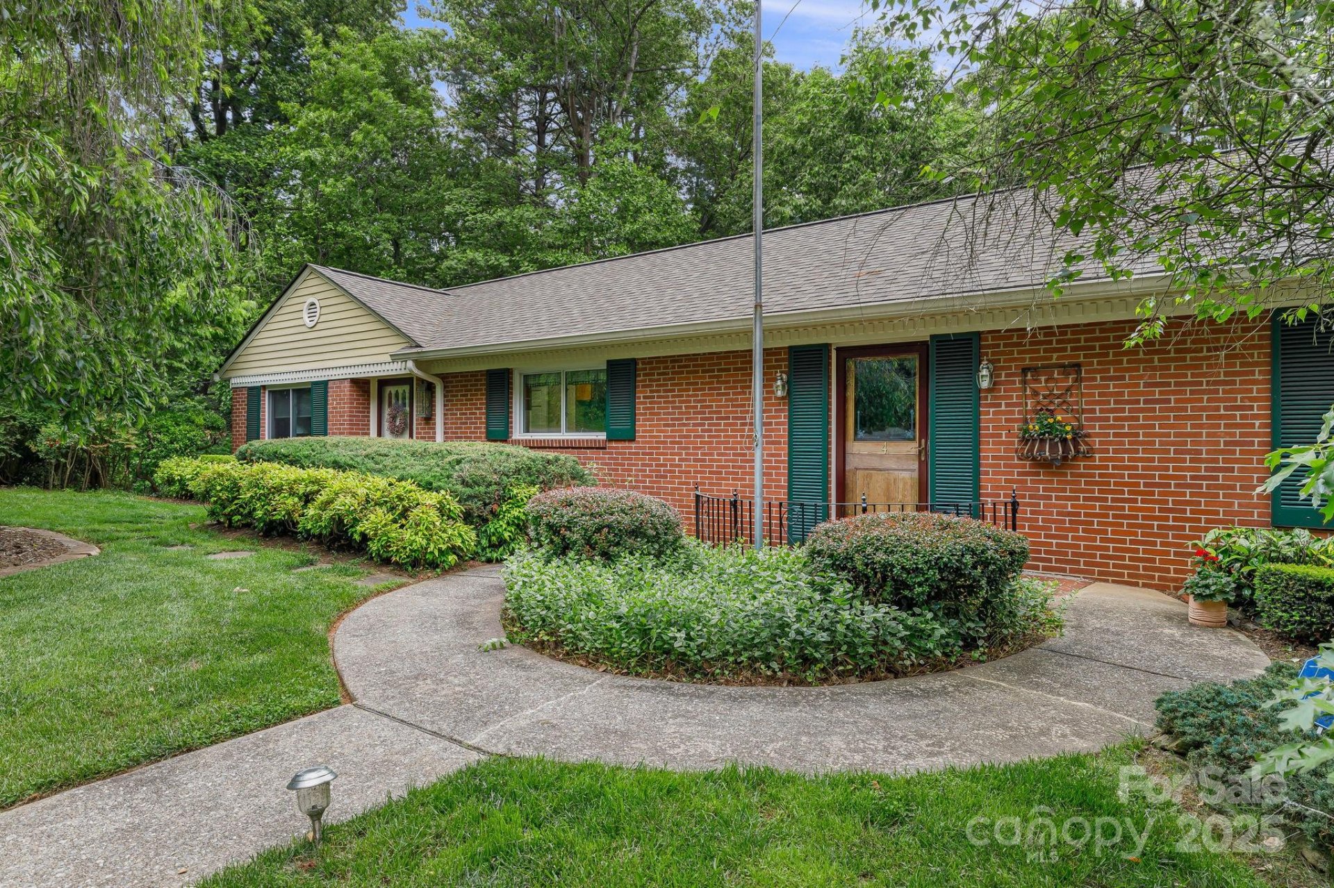 Property image 3 at 4 Dogwood Road, Asheville, NC 28804