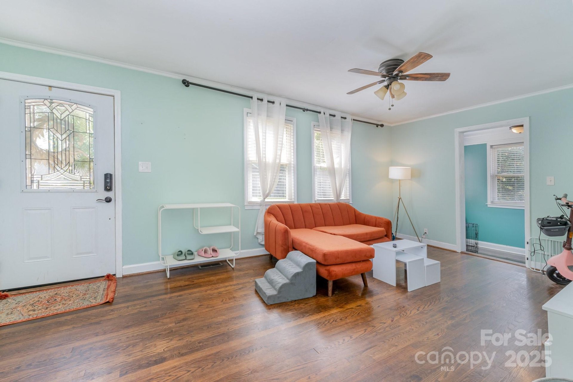 Property image 3 at 665 Melbourne Court, Charlotte, NC 28209