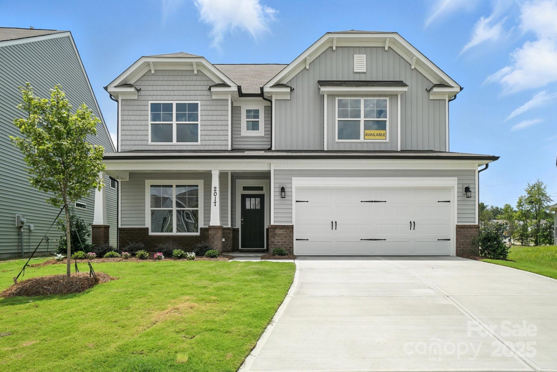 Hampton Woods, Charlotte Community