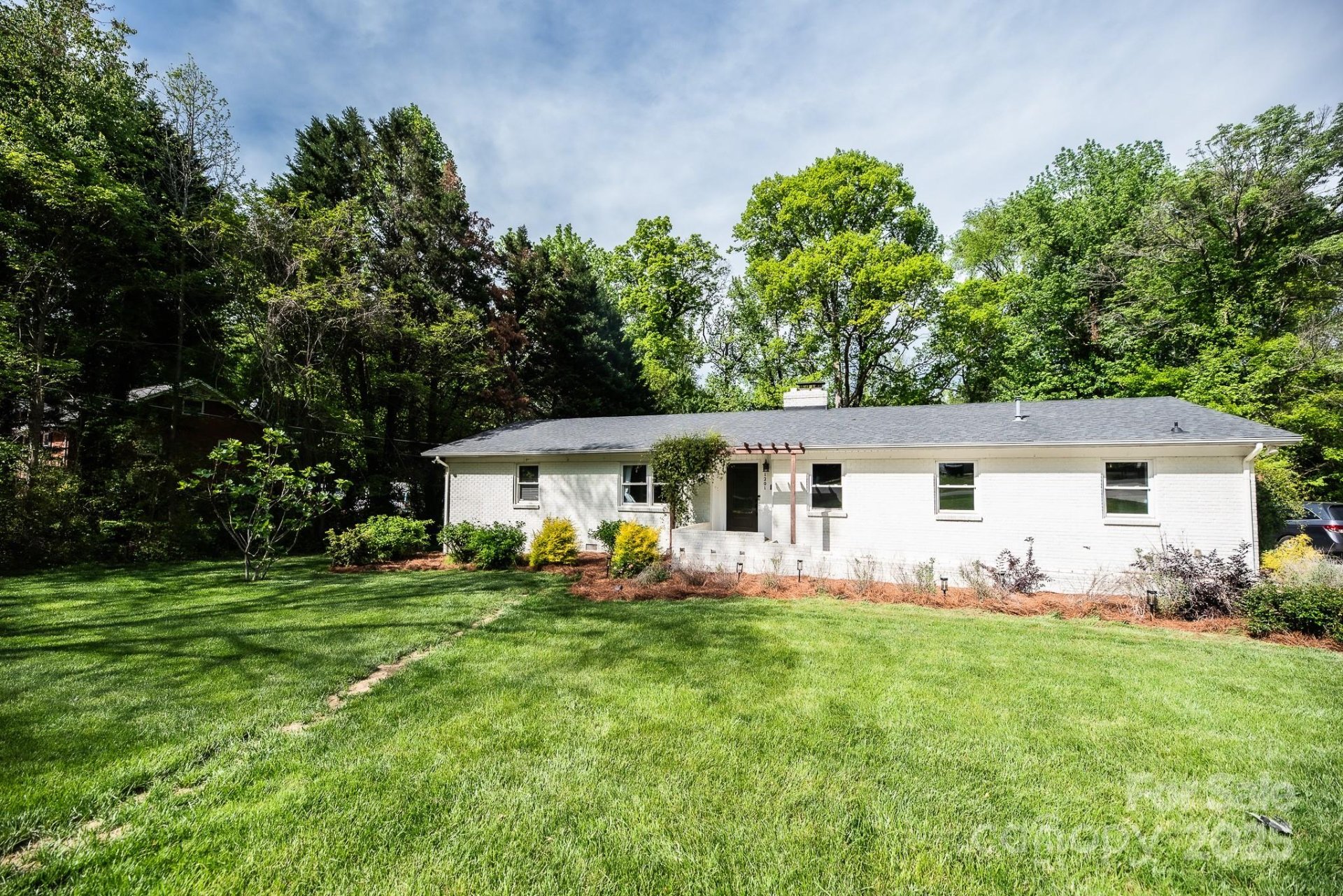 Property image 2 at 1201 Robinhood Circle, Charlotte, NC 28227