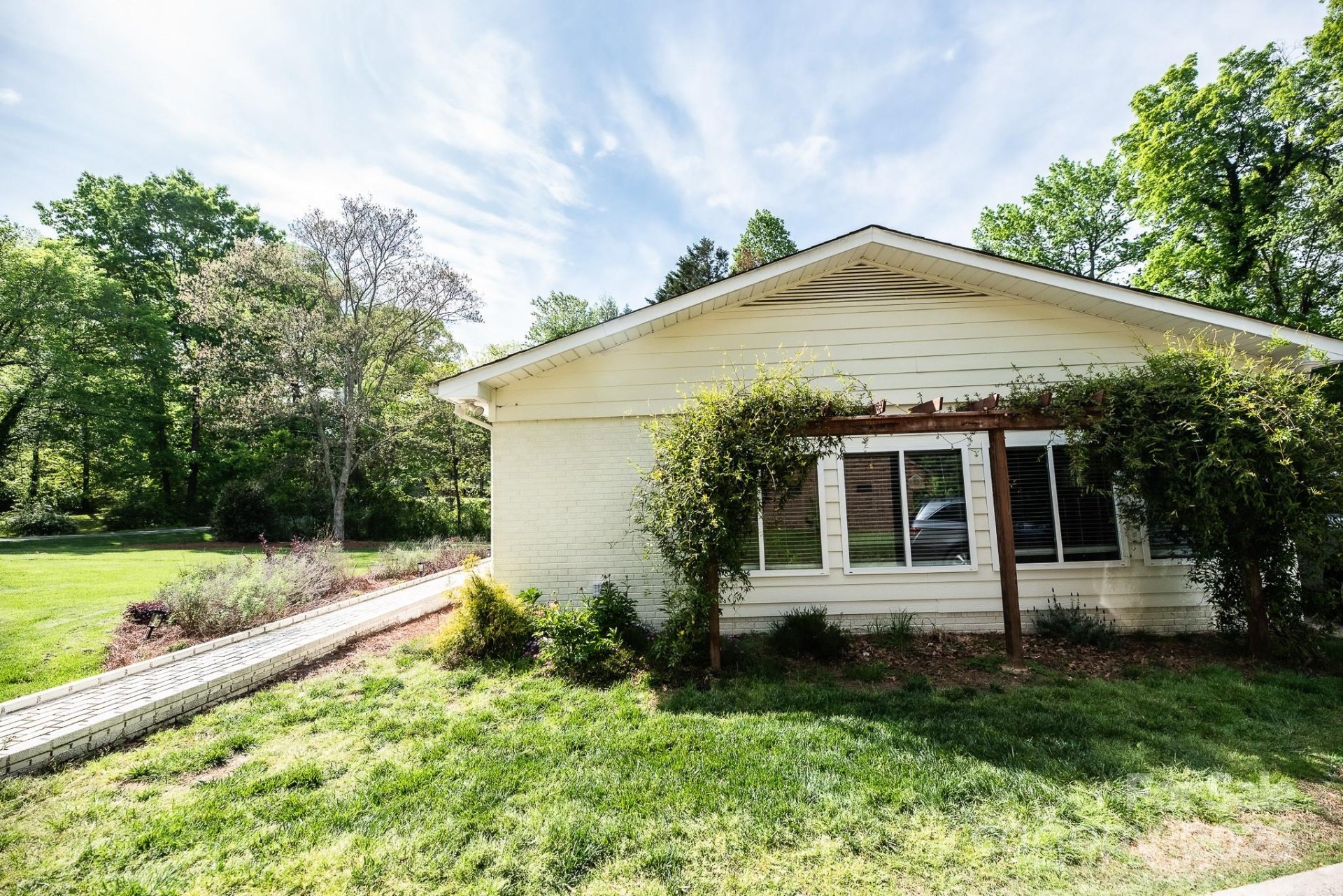 Property image 4 at 1201 Robinhood Circle, Charlotte, NC 28227