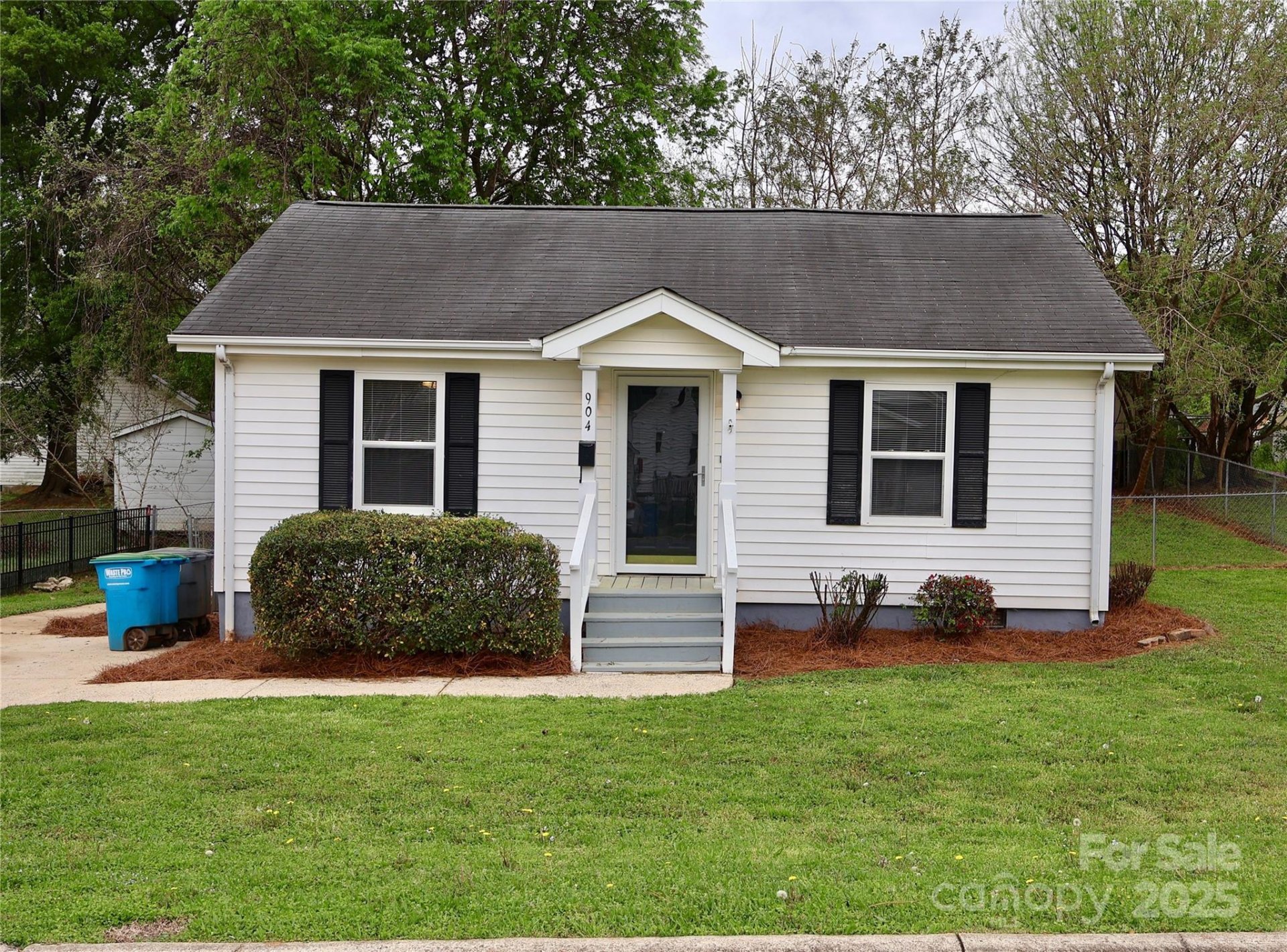 Property image 1 at 904 Brook Street, Belmont, NC 28012