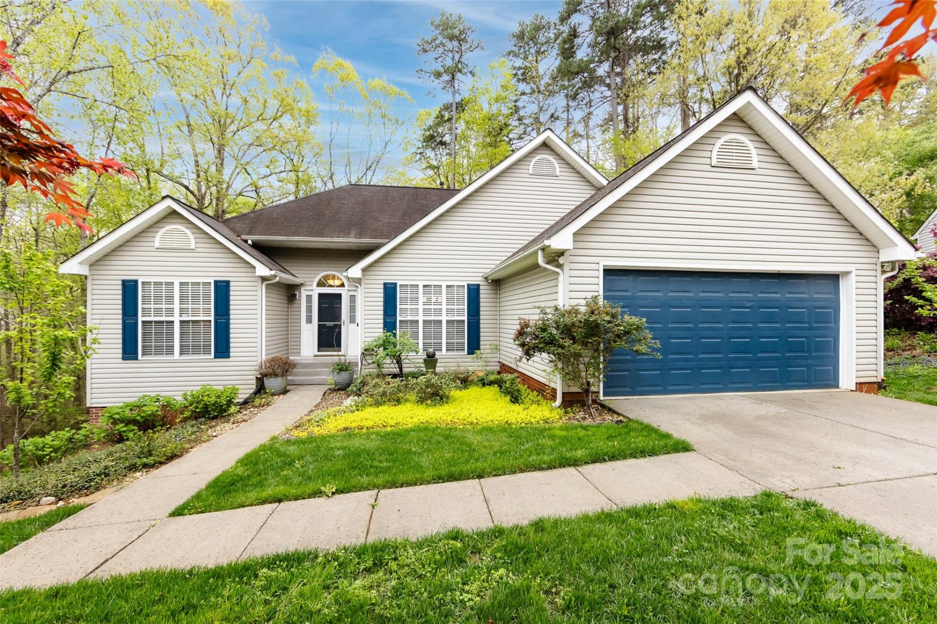 Kelsey Glen, Charlotte Community