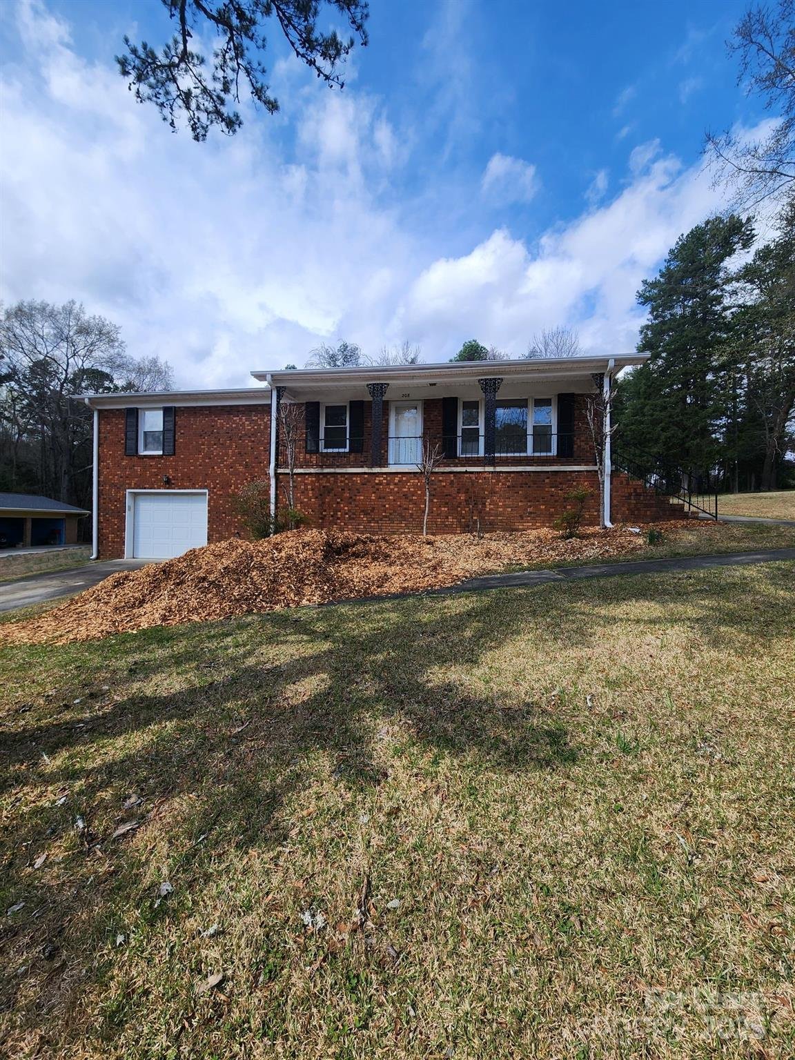 208 Cliffside Drive
