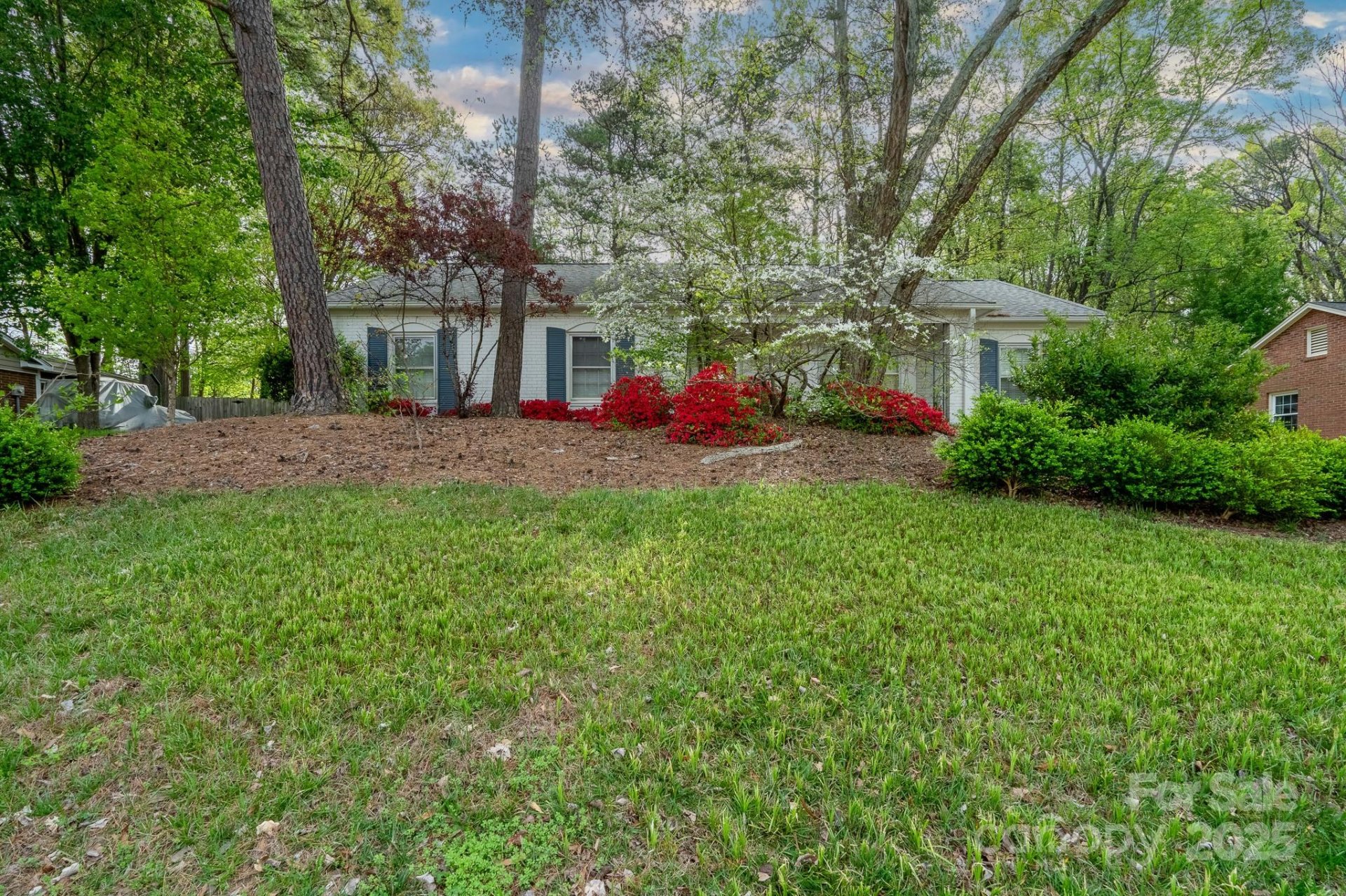 6815 Old Post Road