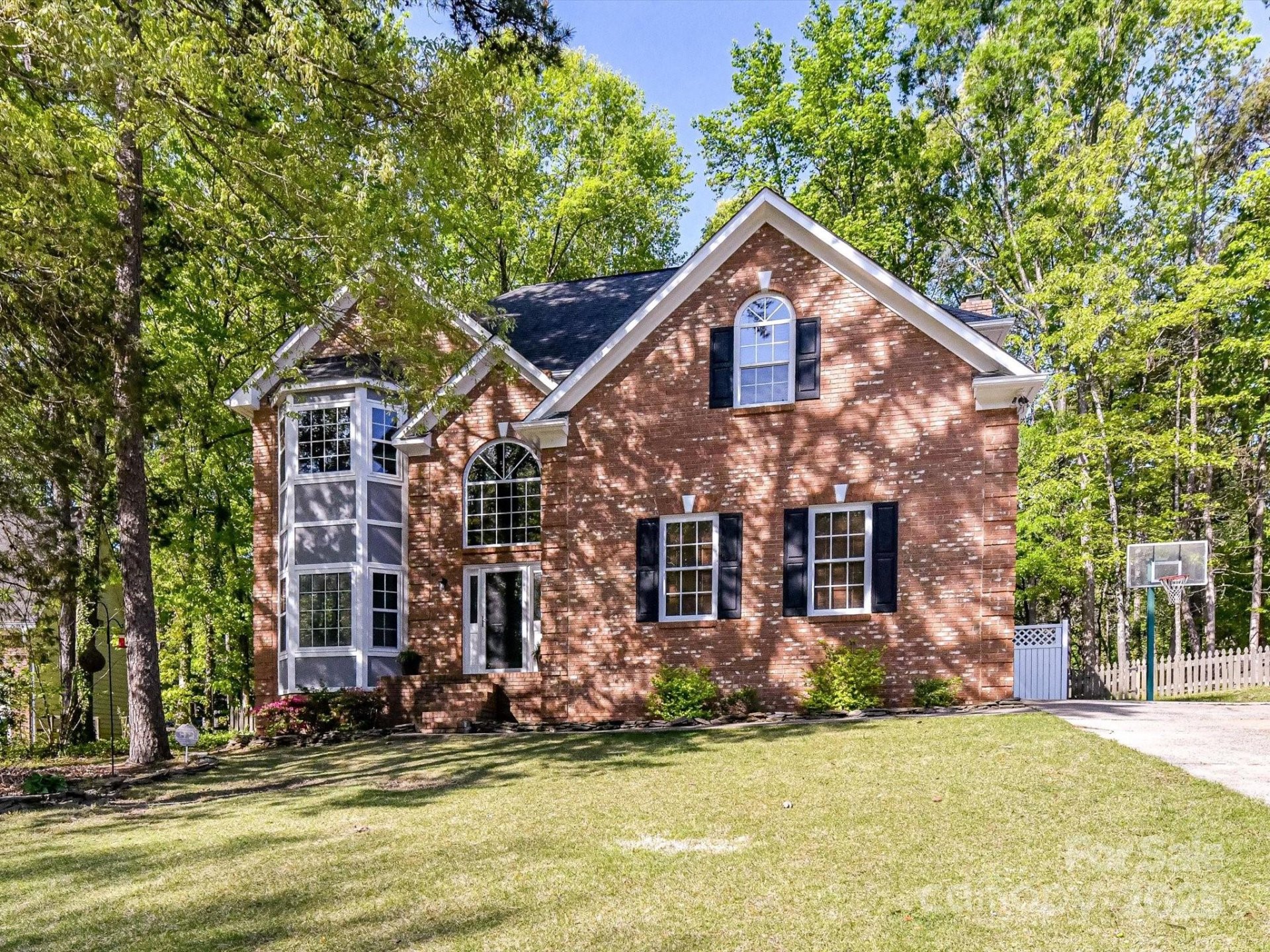 2805 Bathgate Lane