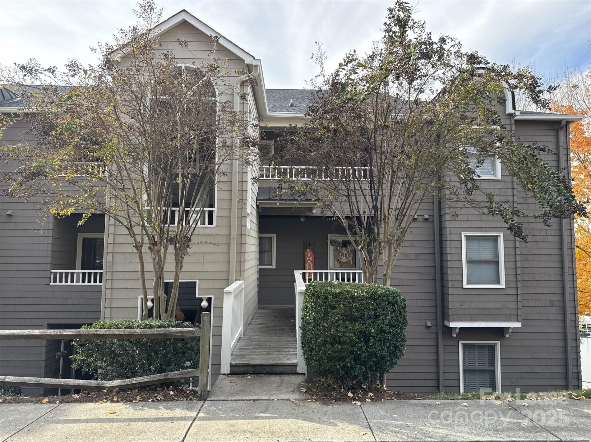 7332 Lakefront Drive