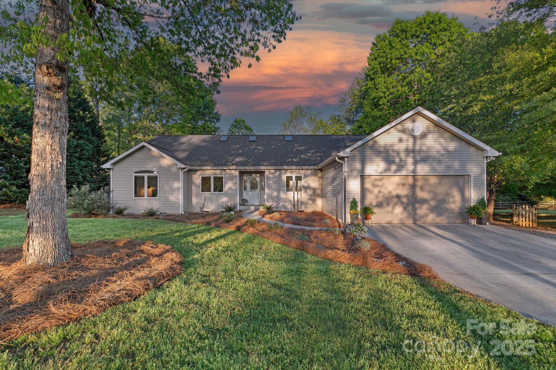 Yacht Harbor, Mooresville Community