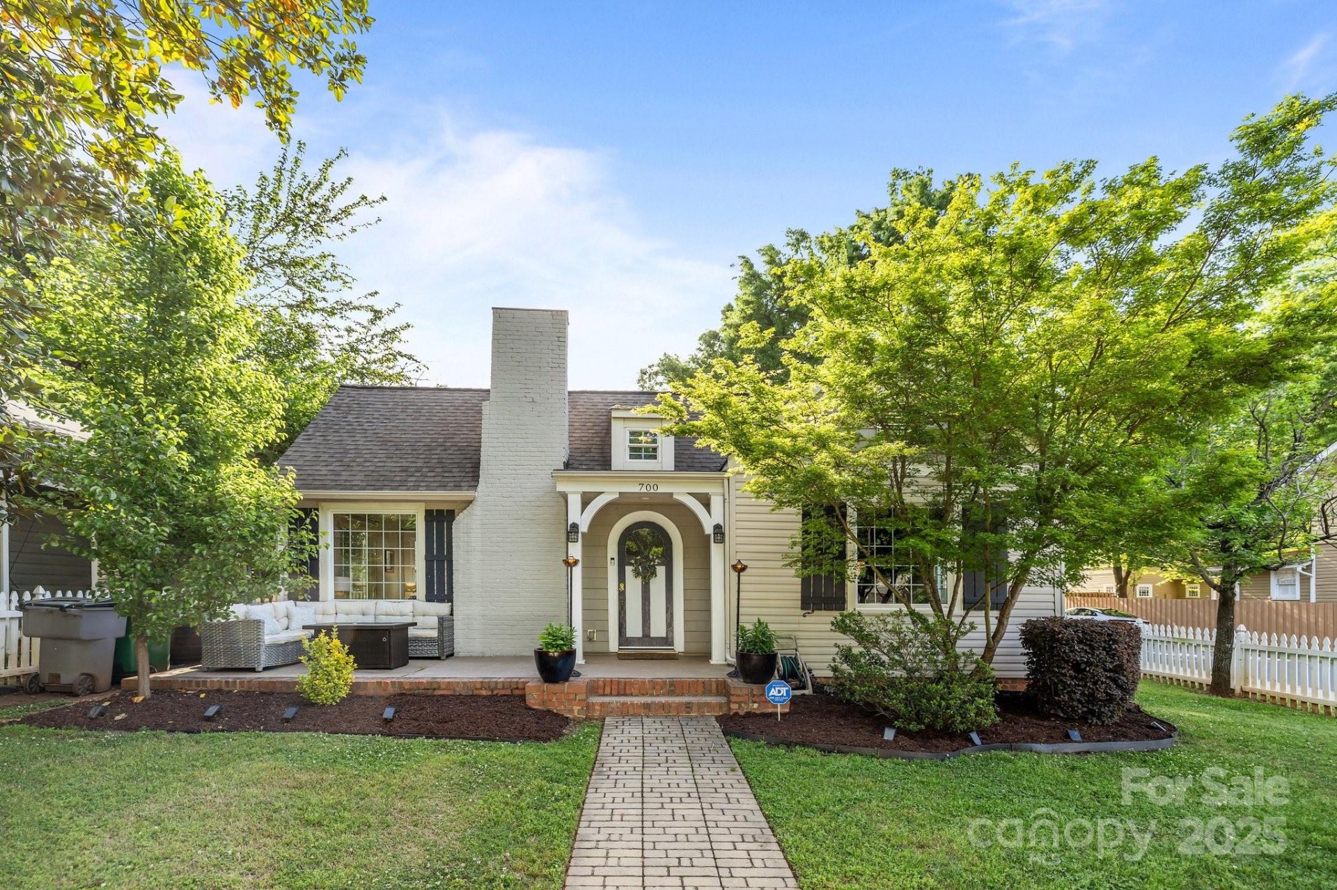 Property image 1 at 700 Oakland Avenue, Charlotte, NC 28204