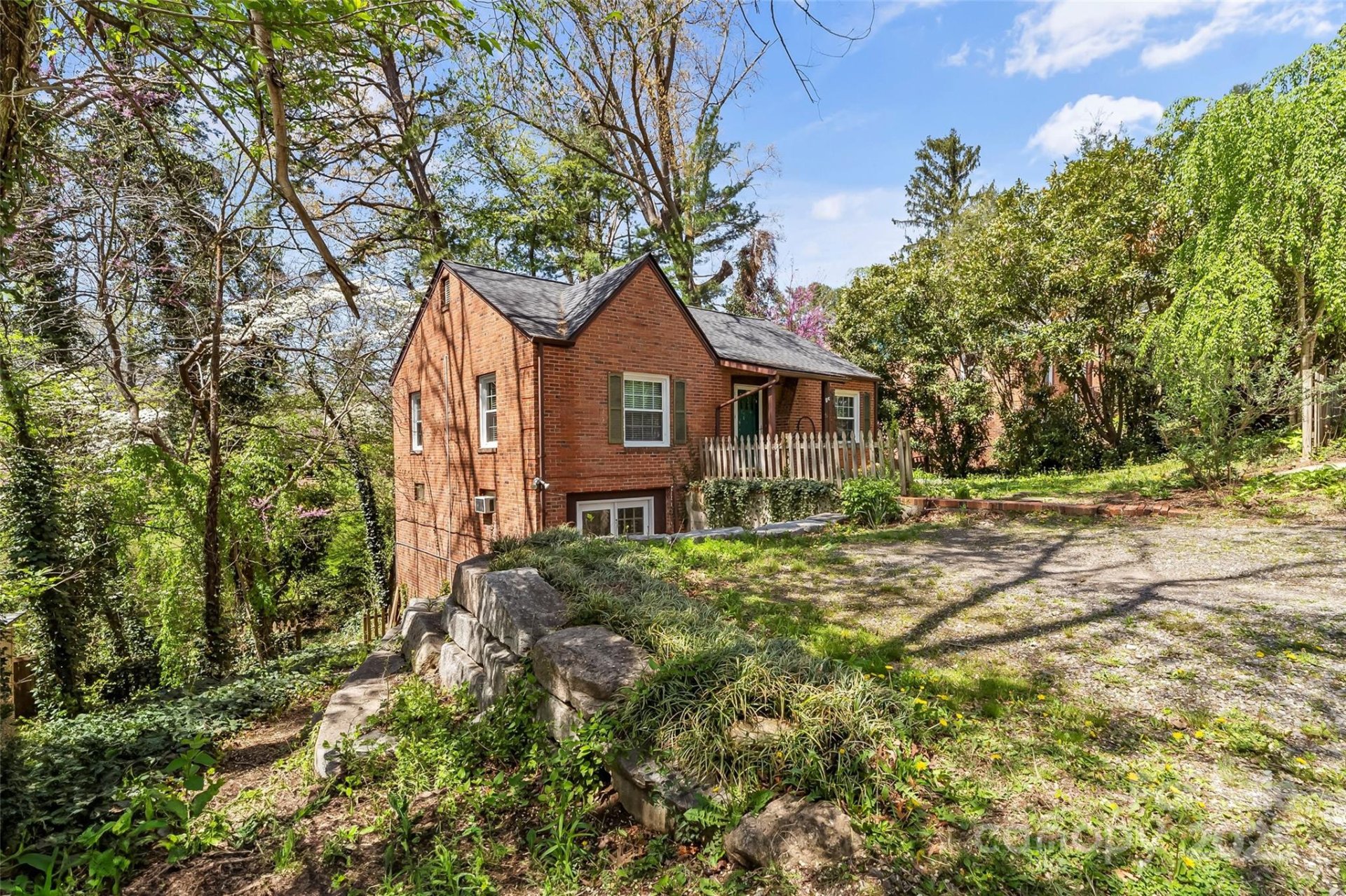 Property image 2 at 9 Canterbury Road, Asheville, NC 28805