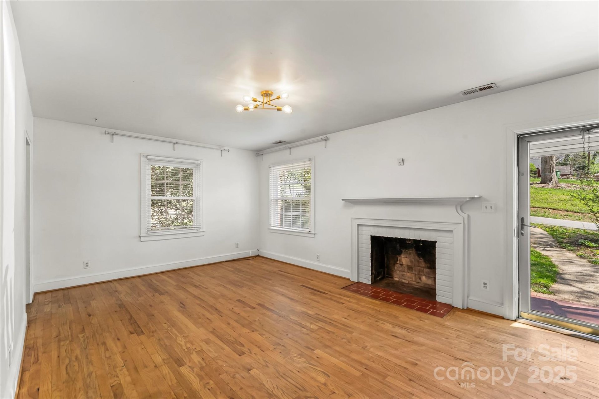 Property image 3 at 9 Canterbury Road, Asheville, NC 28805