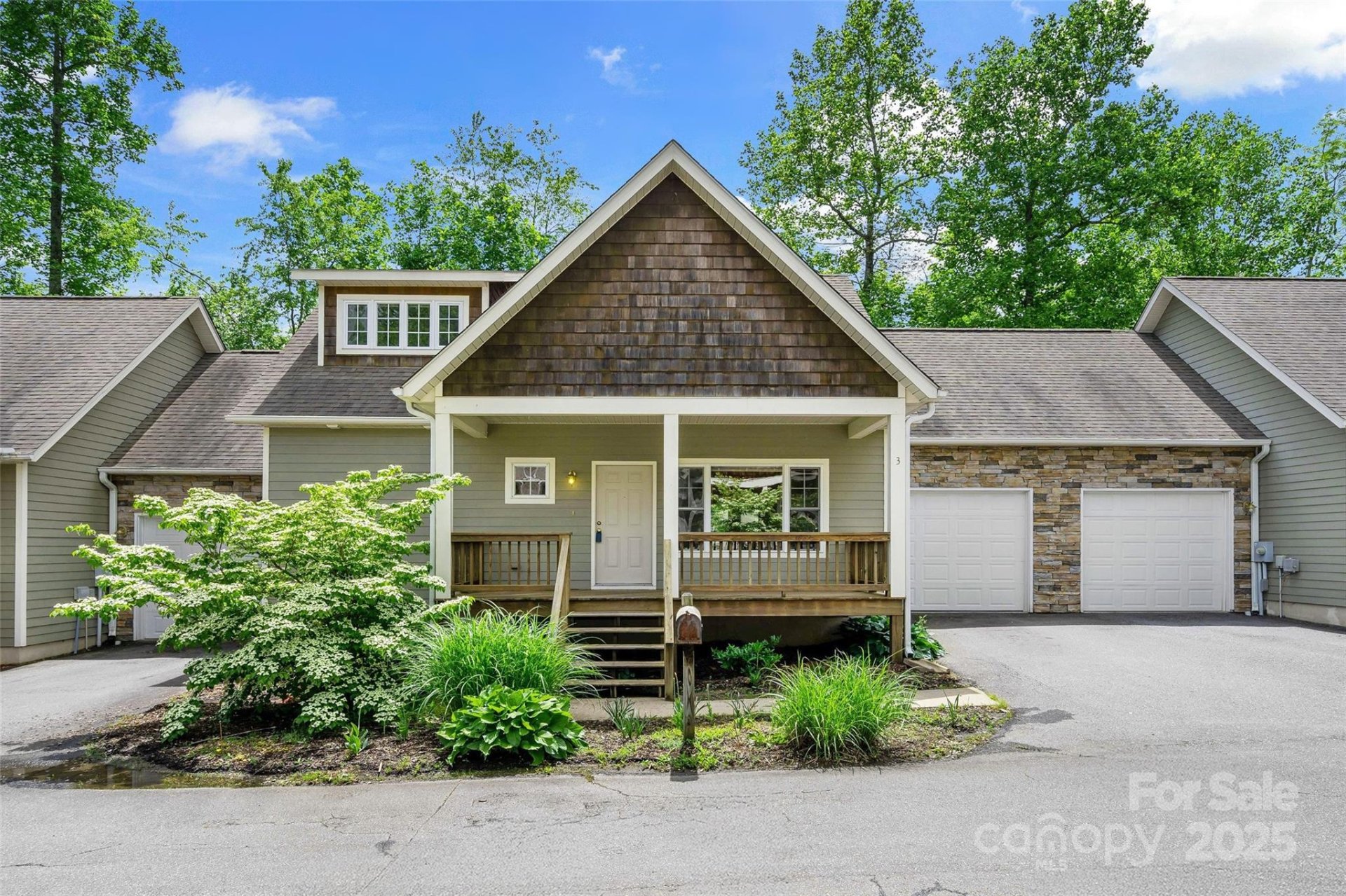 Laurel Court, Black Mountain Community