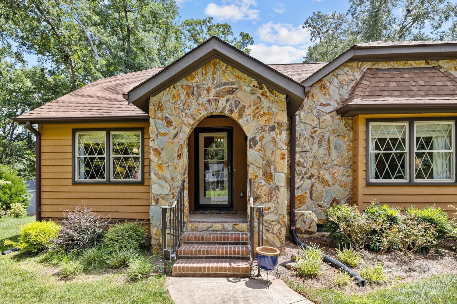 Property image 3 at 8835 Glencroft Road, Mint Hill, NC 28227