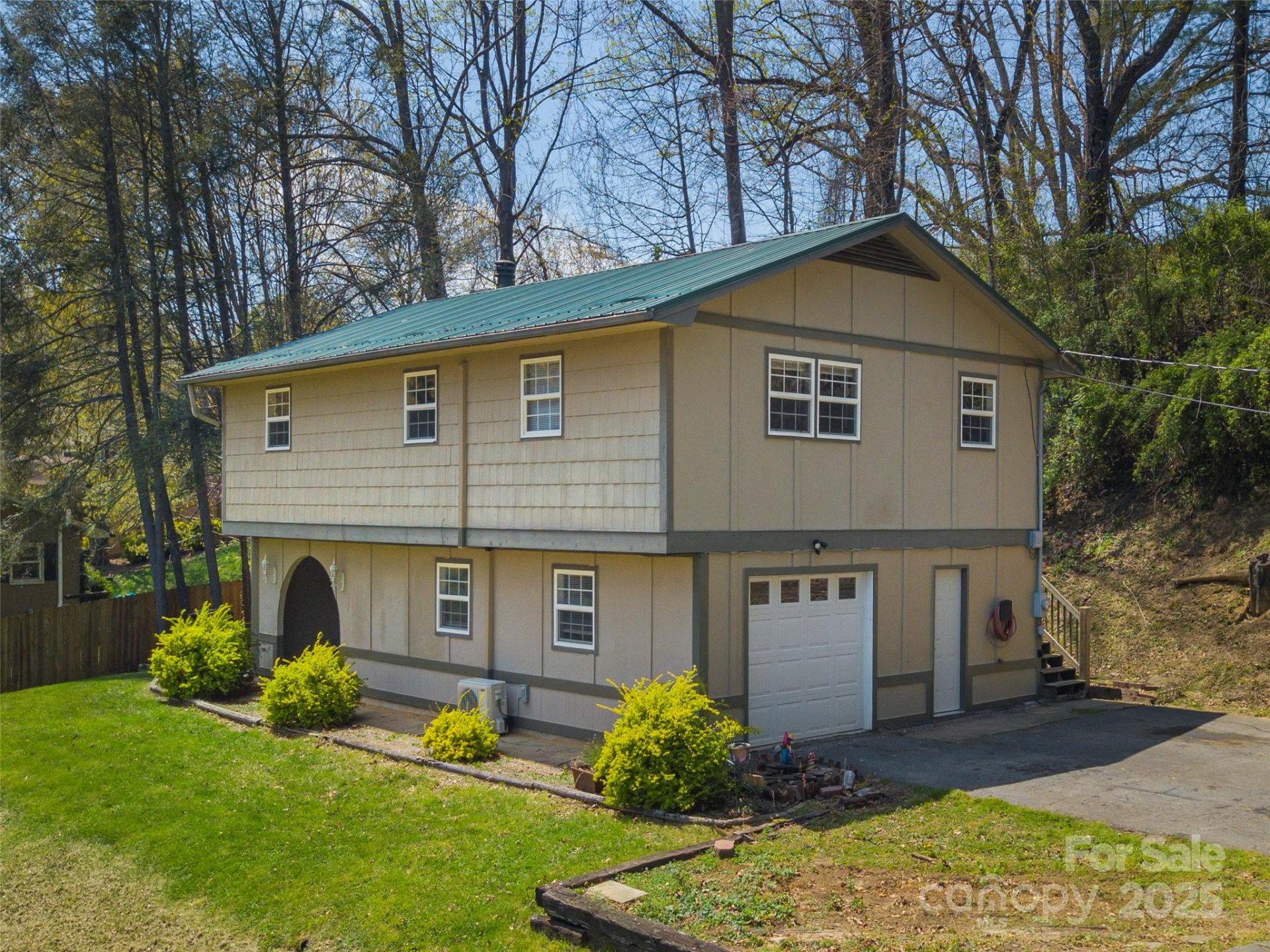 383 Pioneer Drive